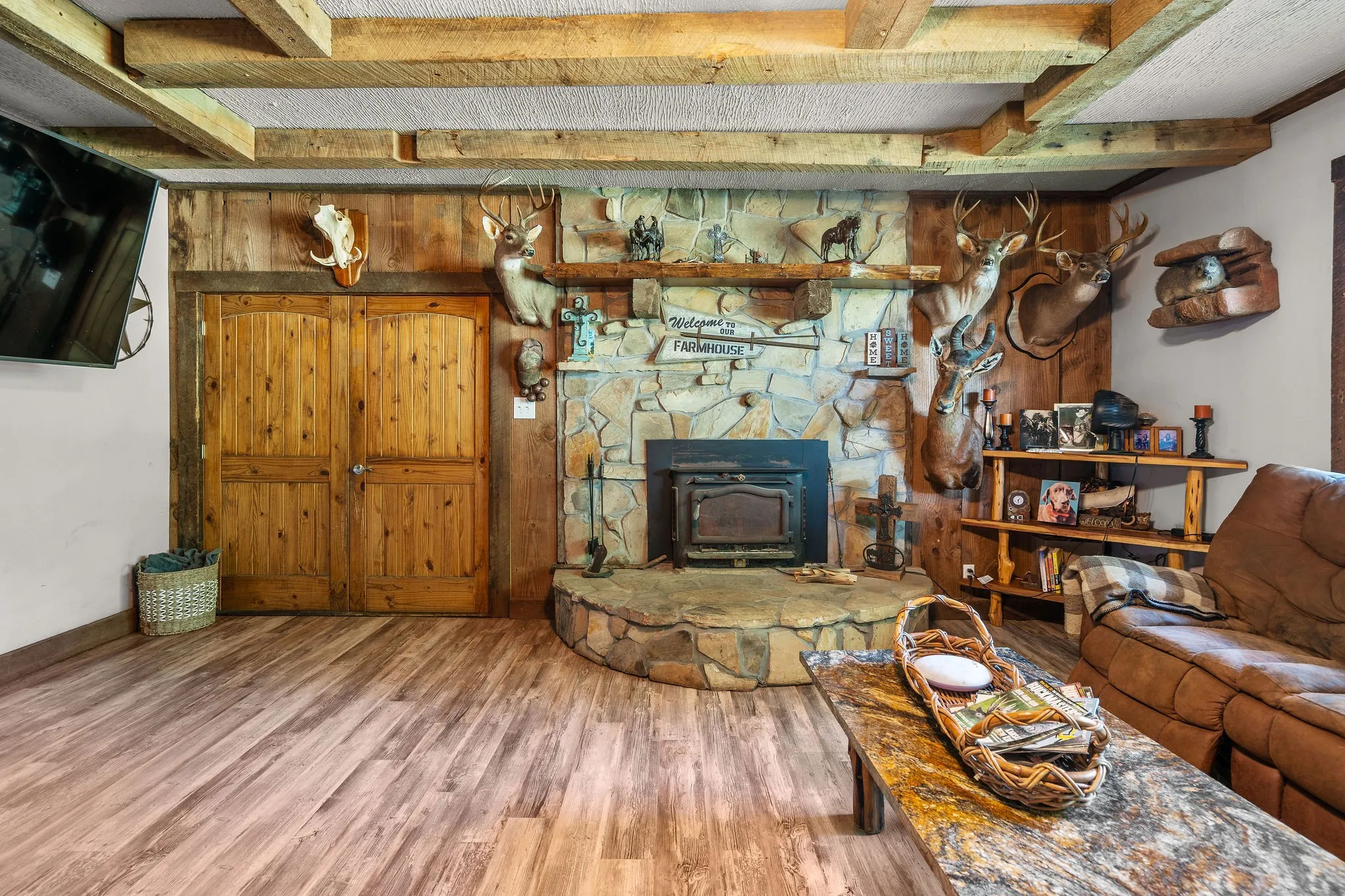 Farm For Sale in Cass County , 2711 Fm 250 N, Hughes Springs, Texas 75656, 3 Bedrooms, 2 Bathrooms, Garage spaces, 2,760 Sqft, built in 1965, Price $550,000, mls#21181331, Real Estate Agent in Hughes Springs, Homes For Sale in Cass county, Homes For Sale in Hughes Springs, Realtor in Hughes Springs Texas, Real Estate Brokerage Independent Realty Texas, Luminita Cordes Realtor