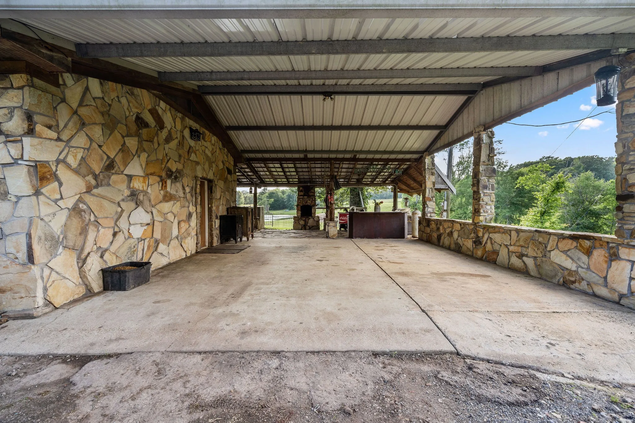 Farm For Sale in Cass County , 2711 Fm 250 N, Hughes Springs, Texas 75656, 3 Bedrooms, 2 Bathrooms, Garage spaces, 2,760 Sqft, built in 1965, Price $550,000, mls#21181331, Real Estate Agent in Hughes Springs, Homes For Sale in Cass county, Homes For Sale in Hughes Springs, Realtor in Hughes Springs Texas, Real Estate Brokerage Independent Realty Texas, Luminita Cordes Realtor