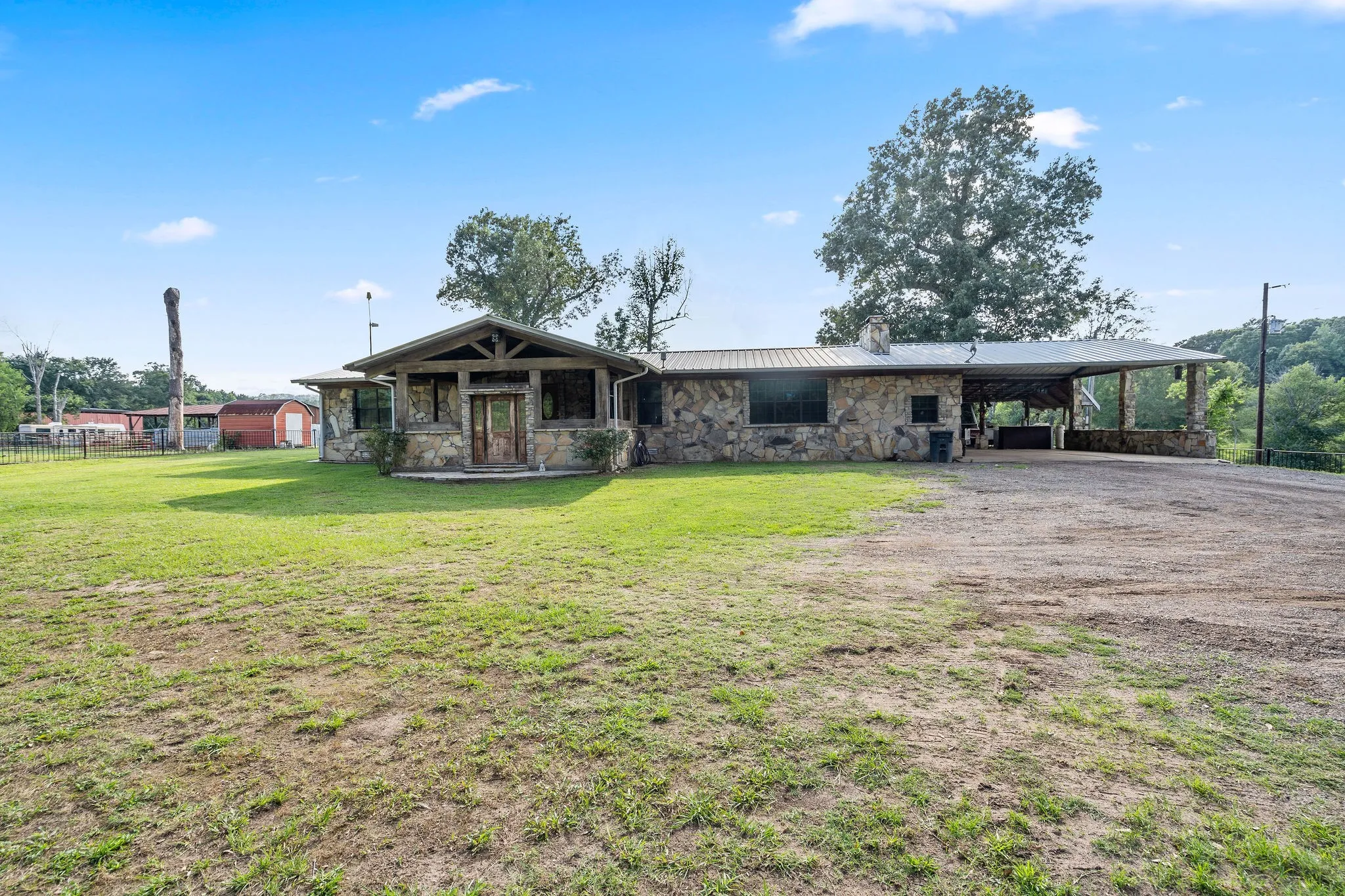 Farm For Sale in Cass County , 2711 Fm 250 N, Hughes Springs, Texas 75656, 3 Bedrooms, 2 Bathrooms, Garage spaces, 2,760 Sqft, built in 1965, Price $550,000, mls#21181331, Real Estate Agent in Hughes Springs, Homes For Sale in Cass county, Homes For Sale in Hughes Springs, Realtor in Hughes Springs Texas, Real Estate Brokerage Independent Realty Texas, Luminita Cordes Realtor