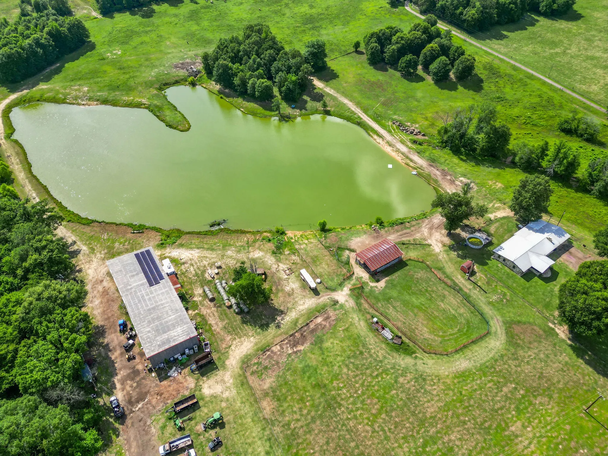 Farm For Sale in Cass County , 2711 Fm 250 N, Hughes Springs, Texas 75656, 3 Bedrooms, 2 Bathrooms, Garage spaces, 2,760 Sqft, built in 1965, Price $550,000, mls#21181331, Real Estate Agent in Hughes Springs, Homes For Sale in Cass county, Homes For Sale in Hughes Springs, Realtor in Hughes Springs Texas, Real Estate Brokerage Independent Realty Texas, Luminita Cordes Realtor