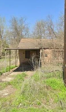 Single Family Residence For Sale in Falls County , 431 Well Street, Marlin, Texas 76661, 4 Bedrooms, 1 Bathroom, Garage spaces, 1,040 Sqft, built in 1950, Price $14,500, mls#21181327, Real Estate Agent in Marlin, Homes For Sale in Falls county, Homes For Sale in Marlin, Realtor in Marlin Texas, Real Estate Brokerage Independent Realty Texas, Luminita Cordes Realtor