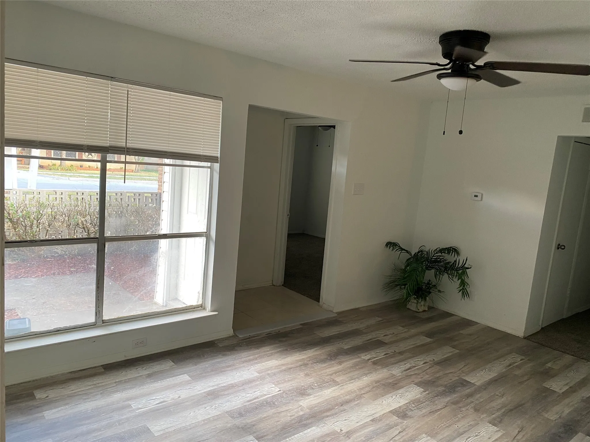 Single Family Residence For Rent in Dallas County , 2119 Tecumseh Trace, Carrollton, Texas 75006, 5 Bedroom, 2 Bathroom, Garage spaces, 1,789 Sqft, built in 1963, Preowned, mls#21180984, Real Estate Agent in Carrollton, Homes For Rent in Dallas county, Homes For Rent in Carrollton, Realtor in Carrollton Texas, Real Estate Brokerage Independent Realty Texas, Luminita Cordes Realtor