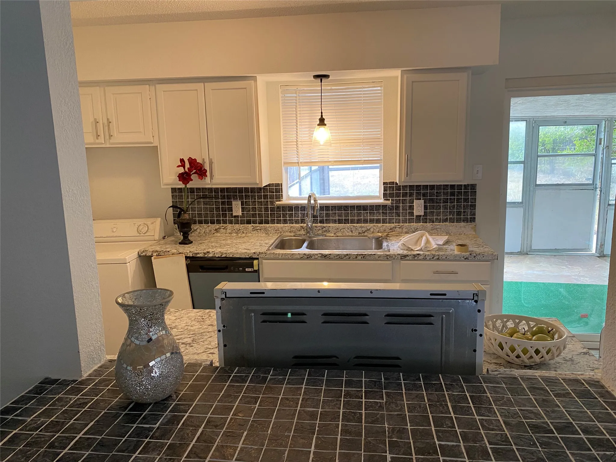 Single Family Residence For Rent in Dallas County , 2119 Tecumseh Trace, Carrollton, Texas 75006, 5 Bedroom, 2 Bathroom, Garage spaces, 1,789 Sqft, built in 1963, Preowned, mls#21180984, Real Estate Agent in Carrollton, Homes For Rent in Dallas county, Homes For Rent in Carrollton, Realtor in Carrollton Texas, Real Estate Brokerage Independent Realty Texas, Luminita Cordes Realtor