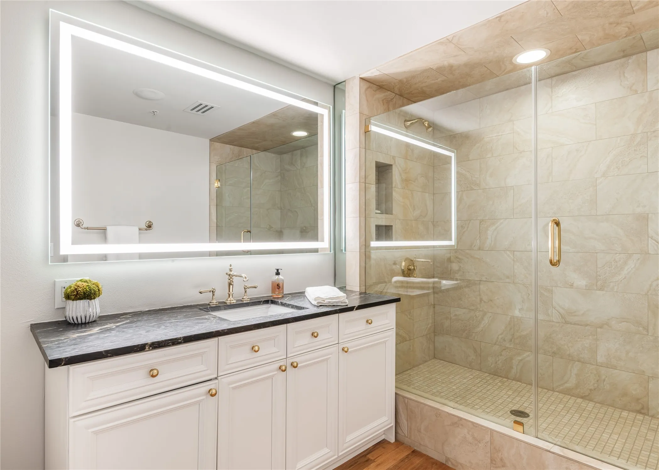 Condominium For Sale in Dallas County , 3401 Lee Parkway 404, Dallas, Texas 75219, 2 Bedroom, 3 Bathroom, 3 Garage spaces, 3,382 Sqft, built in 1998, mls#21180401, Real Estate Agent in Dallas, Homes For Sale in Dallas county, Homes For Sale in Dallas, Realtor in Dallas Texas, Real Estate Brokerage Independent Realty Texas, Luminita Cordes Realtor
