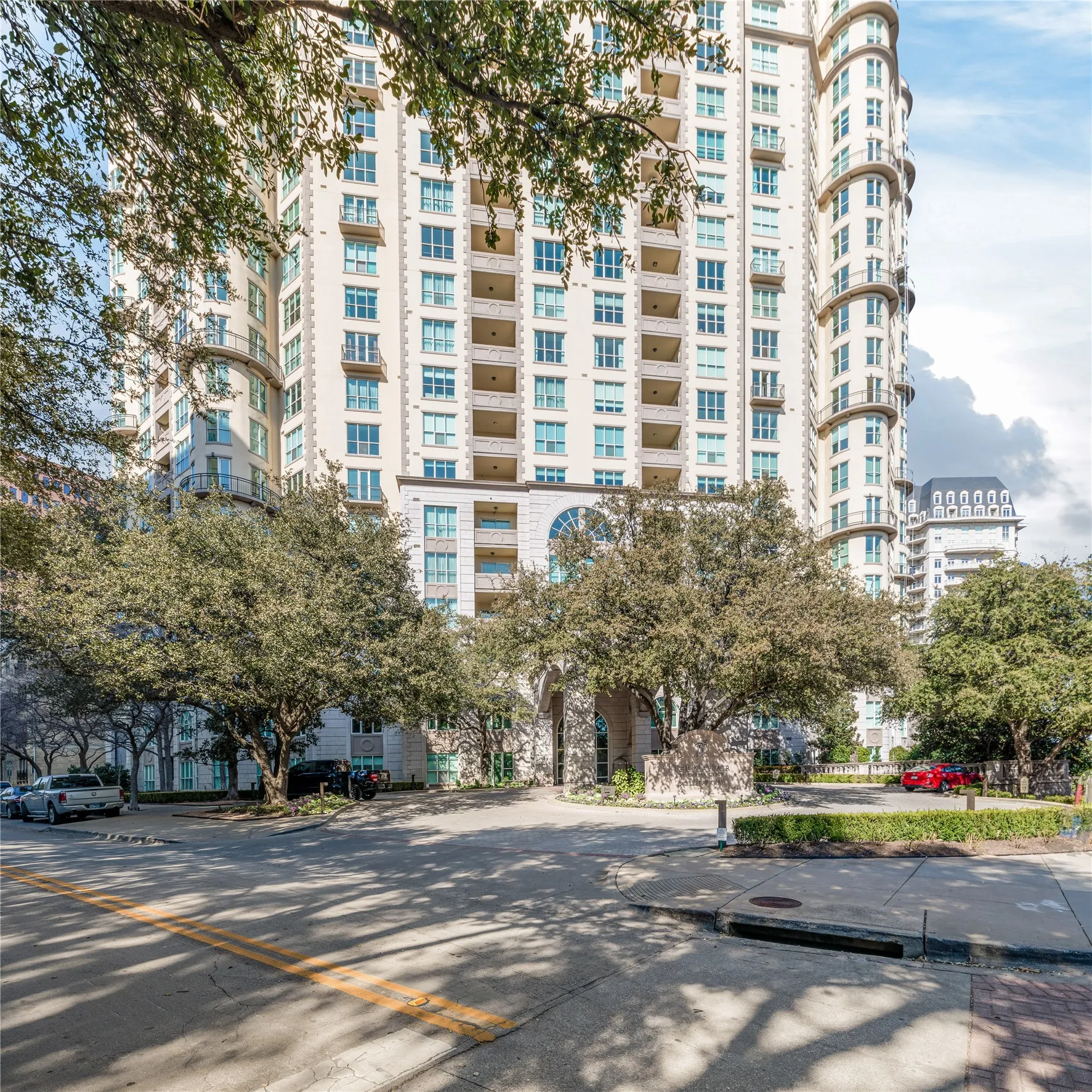 Condominium For Sale in Dallas County , 3401 Lee Parkway 404, Dallas, Texas 75219, 2 Bedroom, 3 Bathroom, 3 Garage spaces, 3,382 Sqft, built in 1998, mls#21180401, Real Estate Agent in Dallas, Homes For Sale in Dallas county, Homes For Sale in Dallas, Realtor in Dallas Texas, Real Estate Brokerage Independent Realty Texas, Luminita Cordes Realtor