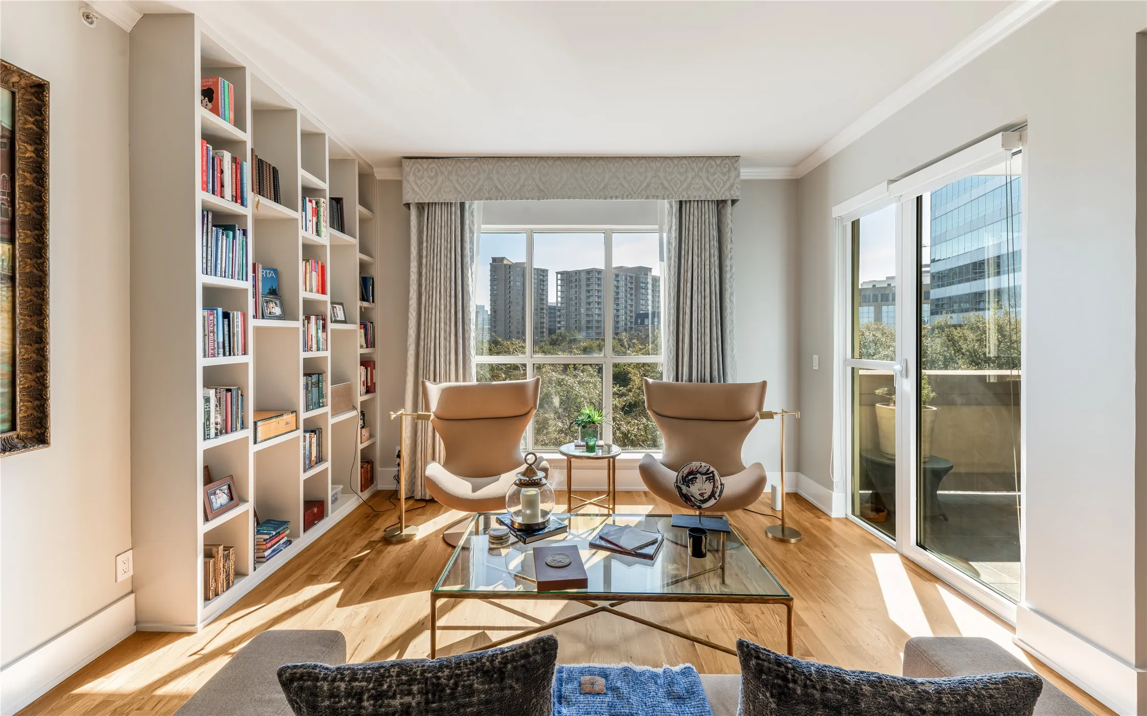 Condominium For Sale in Dallas County , 3401 Lee Parkway 404, Dallas, Texas 75219, 2 Bedroom, 3 Bathroom, 3 Garage spaces, 3,382 Sqft, built in 1998, mls#21180401, Real Estate Agent in Dallas, Homes For Sale in Dallas county, Homes For Sale in Dallas, Realtor in Dallas Texas, Real Estate Brokerage Independent Realty Texas, Luminita Cordes Realtor