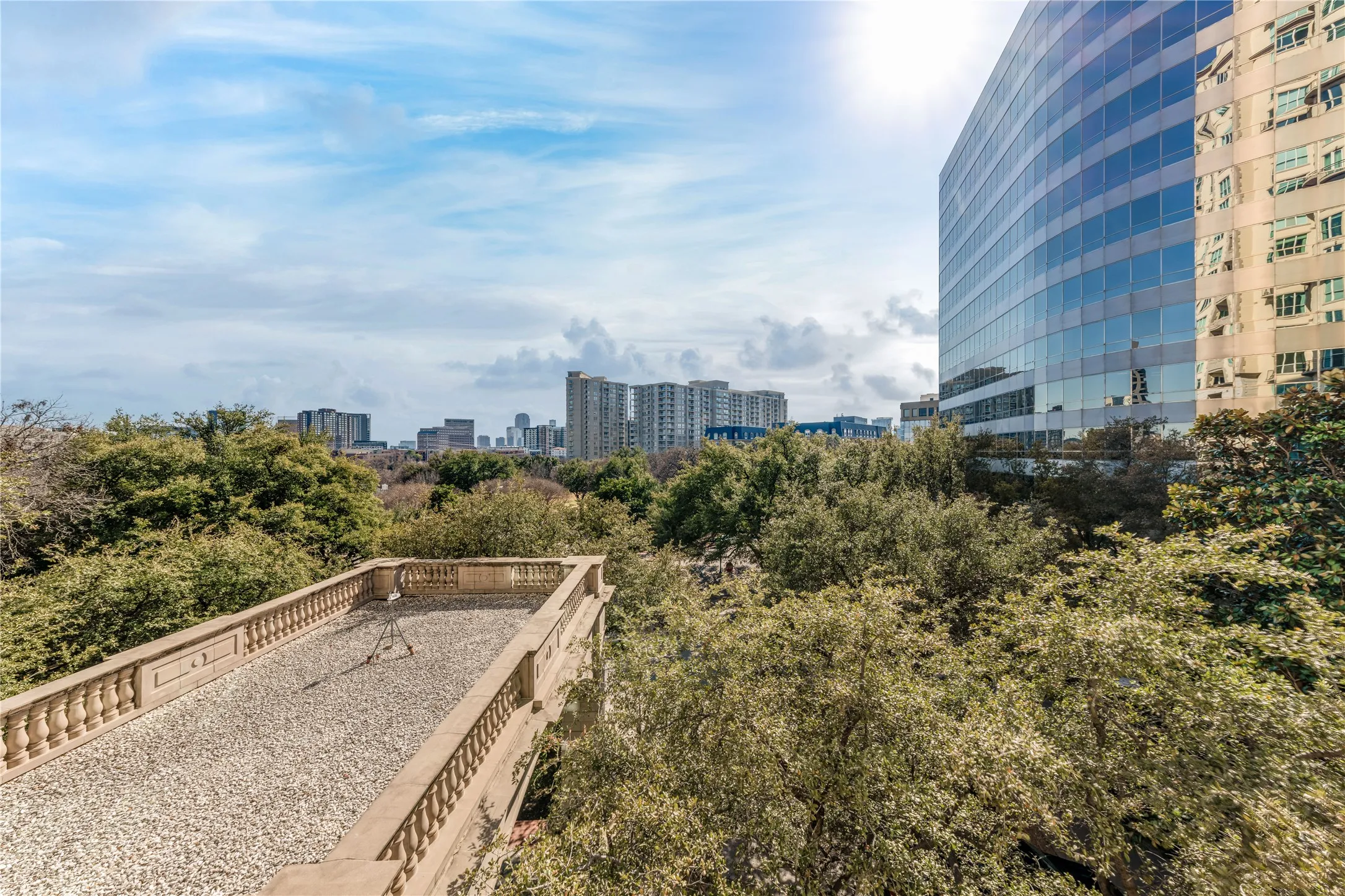 Condominium For Sale in Dallas County , 3401 Lee Parkway 404, Dallas, Texas 75219, 2 Bedroom, 3 Bathroom, 3 Garage spaces, 3,382 Sqft, built in 1998, mls#21180401, Real Estate Agent in Dallas, Homes For Sale in Dallas county, Homes For Sale in Dallas, Realtor in Dallas Texas, Real Estate Brokerage Independent Realty Texas, Luminita Cordes Realtor