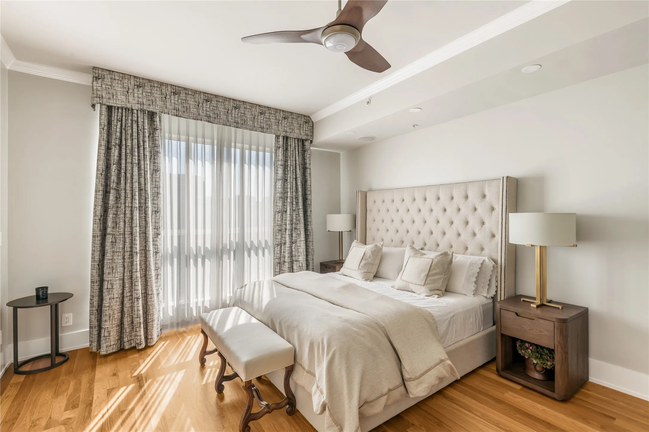 Condominium For Sale in Dallas County , 3401 Lee Parkway 404, Dallas, Texas 75219, 2 Bedroom, 3 Bathroom, 3 Garage spaces, 3,382 Sqft, built in 1998, mls#21180401, Real Estate Agent in Dallas, Homes For Sale in Dallas county, Homes For Sale in Dallas, Realtor in Dallas Texas, Real Estate Brokerage Independent Realty Texas, Luminita Cordes Realtor