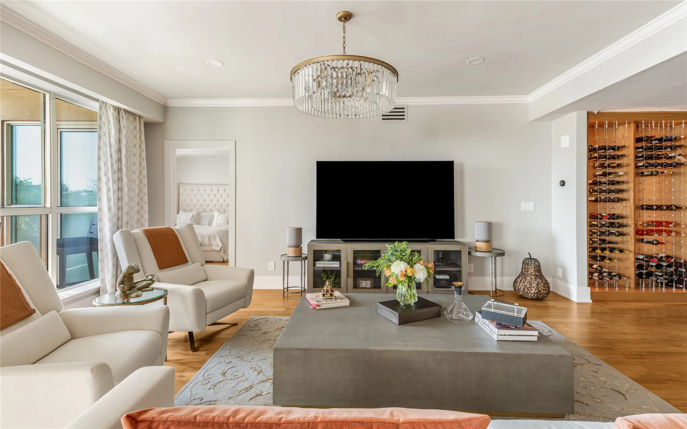 Condominium For Sale in Dallas County , 3401 Lee Parkway 404, Dallas, Texas 75219, 2 Bedroom, 3 Bathroom, 3 Garage spaces, 3,382 Sqft, built in 1998, mls#21180401, Real Estate Agent in Dallas, Homes For Sale in Dallas county, Homes For Sale in Dallas, Realtor in Dallas Texas, Real Estate Brokerage Independent Realty Texas, Luminita Cordes Realtor