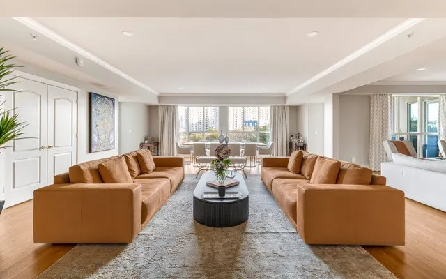 Condominium For Sale in Dallas County , 3401 Lee Parkway 404, Dallas, Texas 75219, 2 Bedroom, 3 Bathroom, 3 Garage spaces, 3,382 Sqft, built in 1998, mls#21180401, Real Estate Agent in Dallas, Homes For Sale in Dallas county, Homes For Sale in Dallas, Realtor in Dallas Texas, Real Estate Brokerage Independent Realty Texas, Luminita Cordes Realtor
