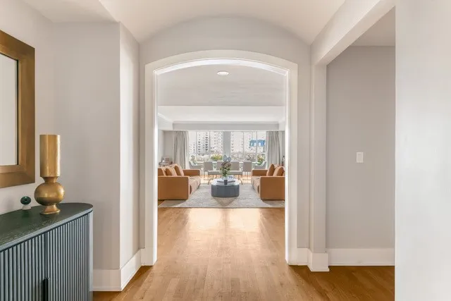 Condominium For Sale in Dallas County , 3401 Lee Parkway 404, Dallas, Texas 75219, 2 Bedroom, 3 Bathroom, 3 Garage spaces, 3,382 Sqft, built in 1998, mls#21180401, Real Estate Agent in Dallas, Homes For Sale in Dallas county, Homes For Sale in Dallas, Realtor in Dallas Texas, Real Estate Brokerage Independent Realty Texas, Luminita Cordes Realtor