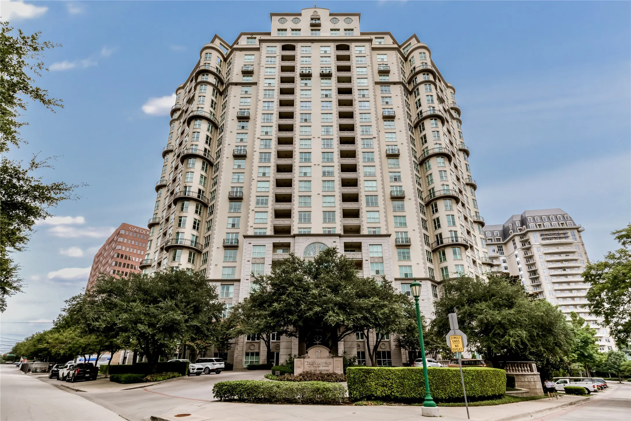 Condominium For Sale in Dallas County , 3401 Lee Parkway 404, Dallas, Texas 75219, 2 Bedroom, 3 Bathroom, 3 Garage spaces, 3,382 Sqft, built in 1998, mls#21180401, Real Estate Agent in Dallas, Homes For Sale in Dallas county, Homes For Sale in Dallas, Realtor in Dallas Texas, Real Estate Brokerage Independent Realty Texas, Luminita Cordes Realtor