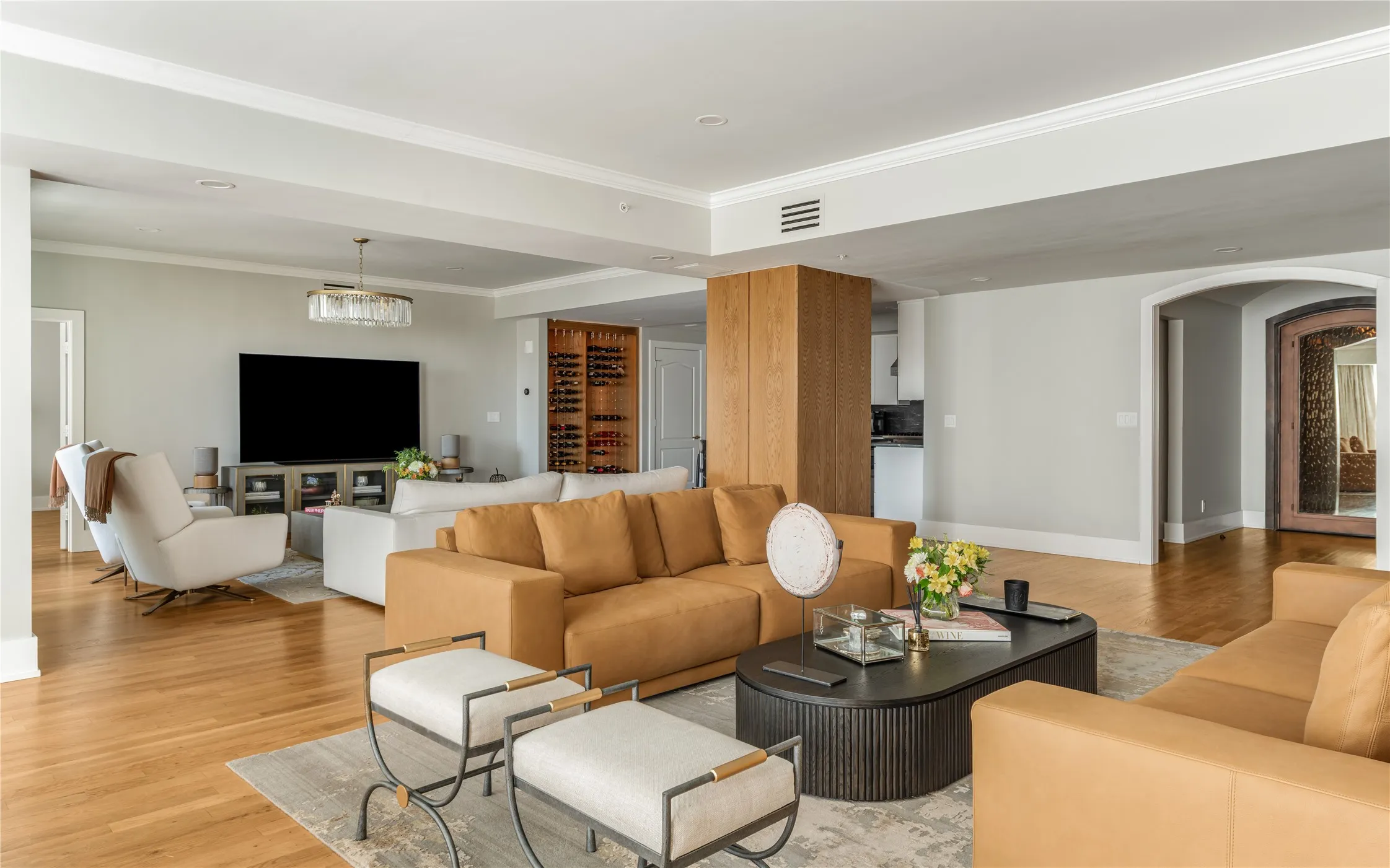 Condominium For Sale in Dallas County , 3401 Lee Parkway 404, Dallas, Texas 75219, 2 Bedroom, 3 Bathroom, 3 Garage spaces, 3,382 Sqft, built in 1998, mls#21180401, Real Estate Agent in Dallas, Homes For Sale in Dallas county, Homes For Sale in Dallas, Realtor in Dallas Texas, Real Estate Brokerage Independent Realty Texas, Luminita Cordes Realtor