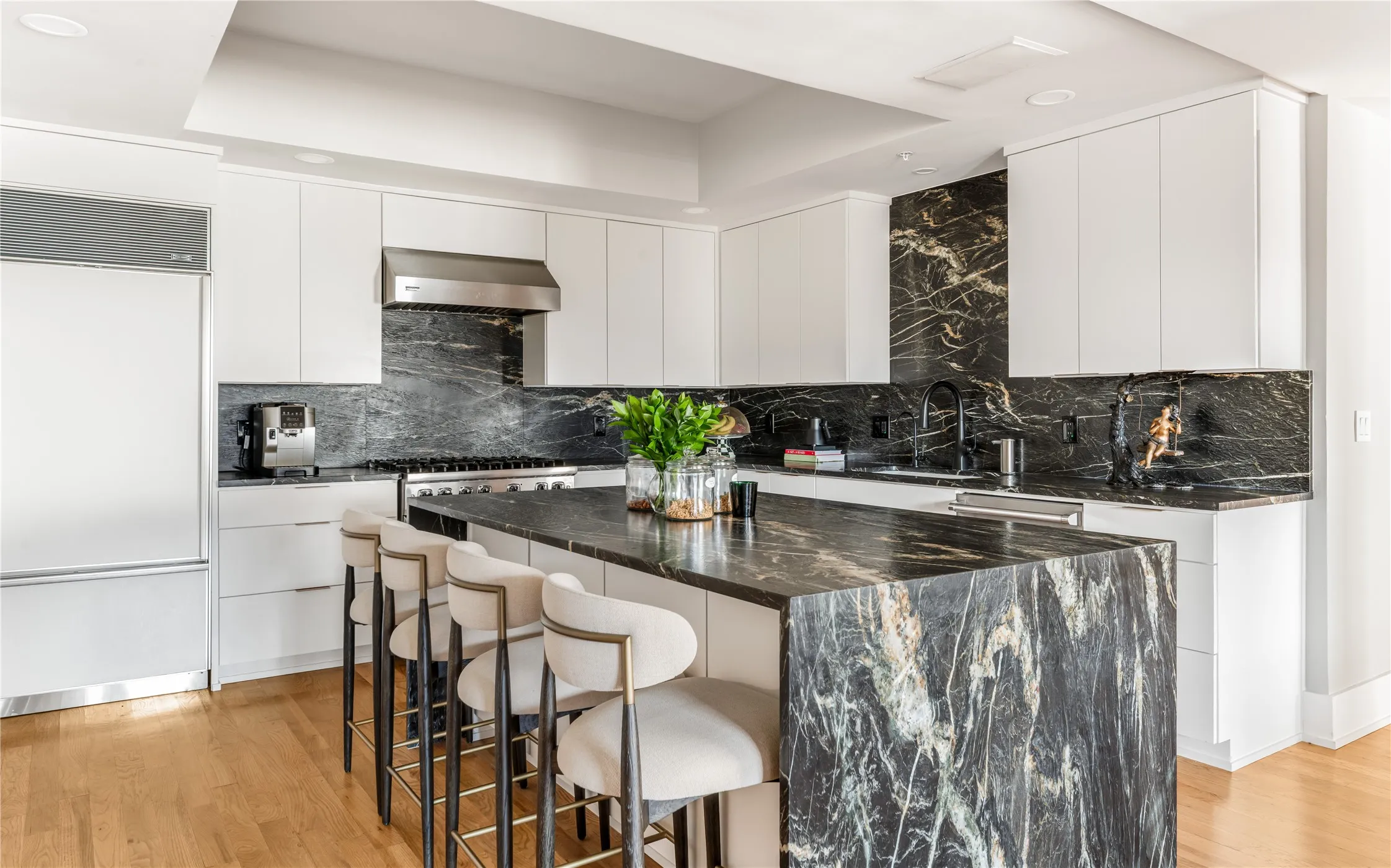 Condominium For Sale in Dallas County , 3401 Lee Parkway 404, Dallas, Texas 75219, 2 Bedroom, 3 Bathroom, 3 Garage spaces, 3,382 Sqft, built in 1998, mls#21180401, Real Estate Agent in Dallas, Homes For Sale in Dallas county, Homes For Sale in Dallas, Realtor in Dallas Texas, Real Estate Brokerage Independent Realty Texas, Luminita Cordes Realtor