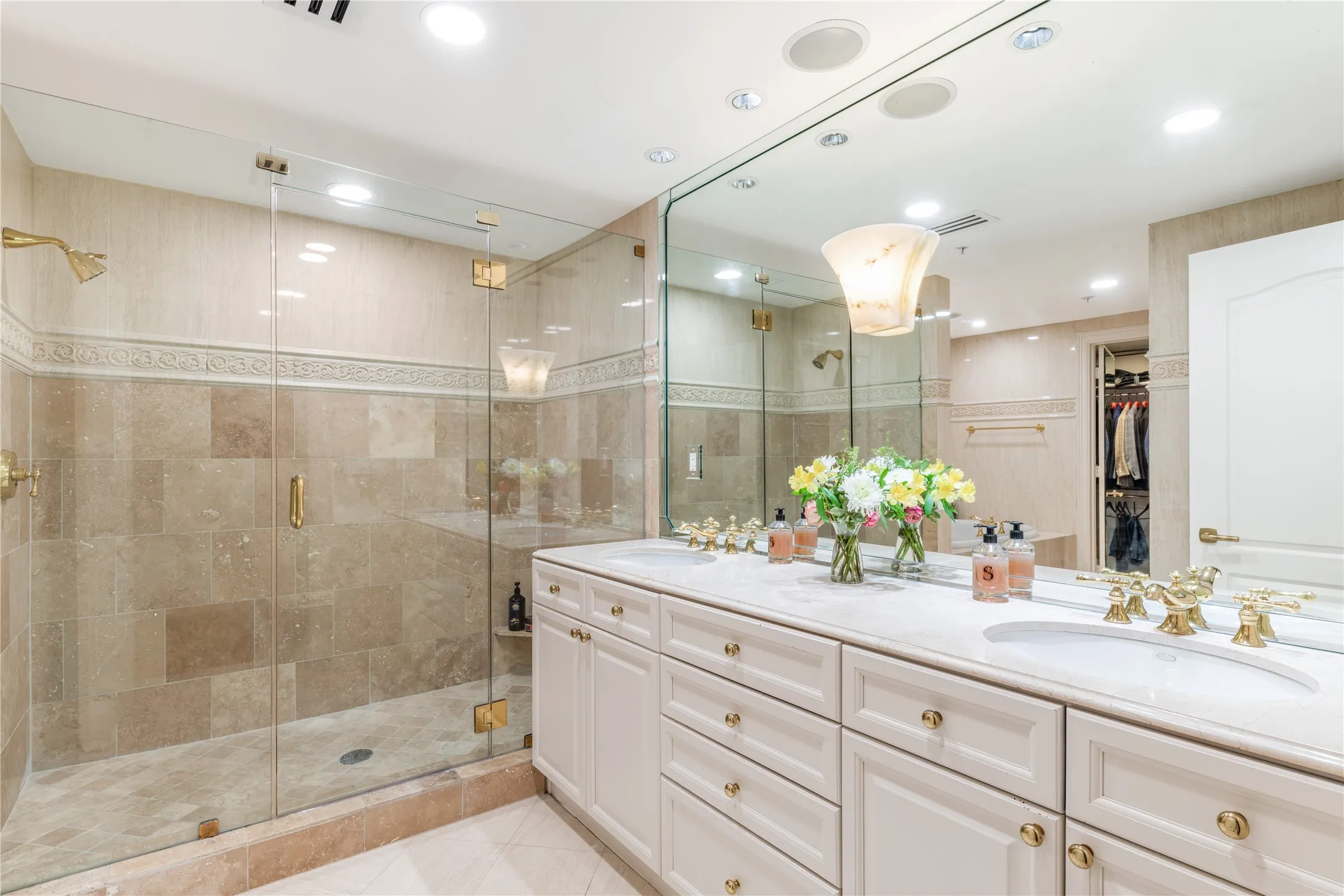 Condominium For Sale in Dallas County , 3401 Lee Parkway 404, Dallas, Texas 75219, 2 Bedroom, 3 Bathroom, 3 Garage spaces, 3,382 Sqft, built in 1998, mls#21180401, Real Estate Agent in Dallas, Homes For Sale in Dallas county, Homes For Sale in Dallas, Realtor in Dallas Texas, Real Estate Brokerage Independent Realty Texas, Luminita Cordes Realtor