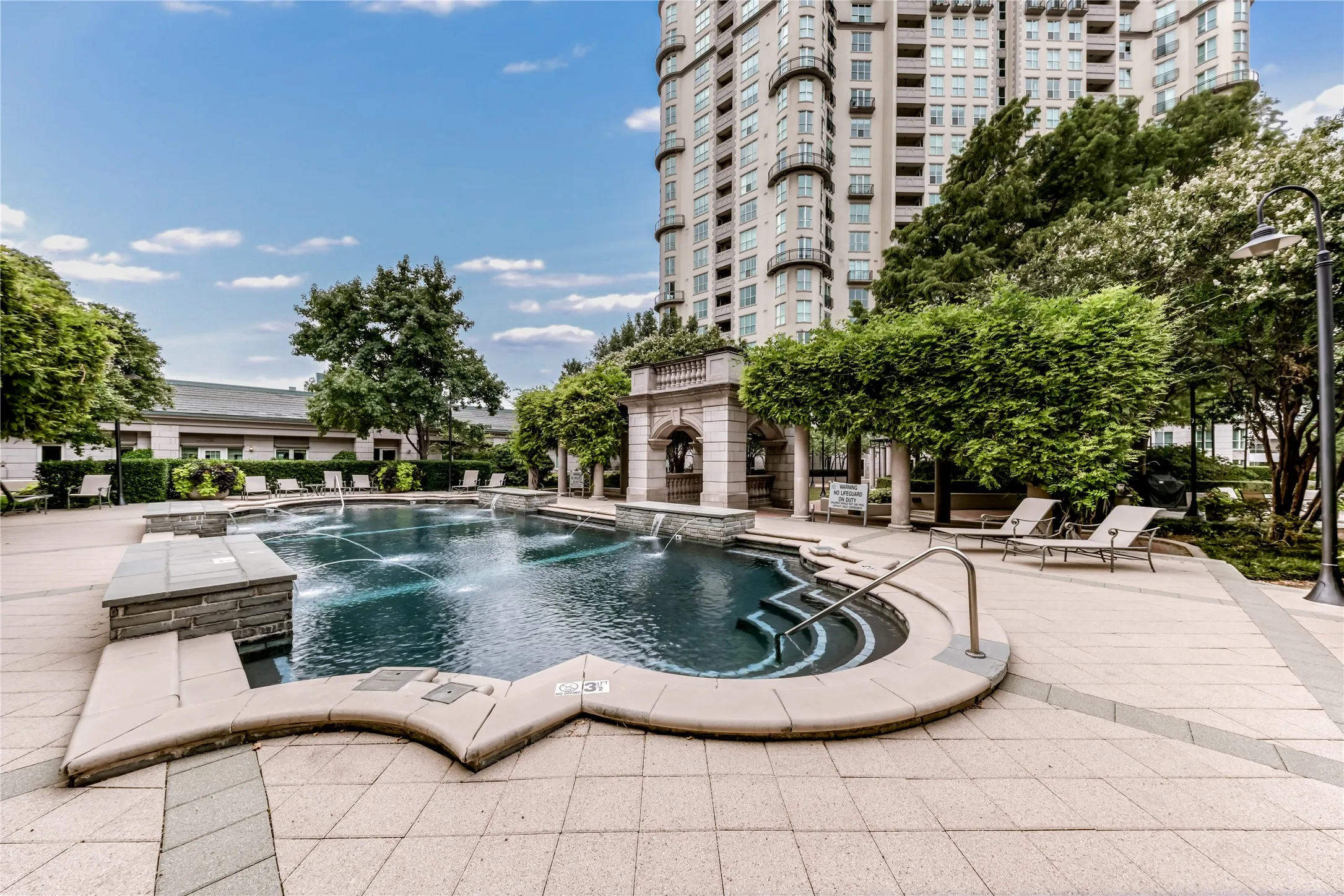 Condominium For Sale in Dallas County , 3401 Lee Parkway 404, Dallas, Texas 75219, 2 Bedroom, 3 Bathroom, 3 Garage spaces, 3,382 Sqft, built in 1998, mls#21180401, Real Estate Agent in Dallas, Homes For Sale in Dallas county, Homes For Sale in Dallas, Realtor in Dallas Texas, Real Estate Brokerage Independent Realty Texas, Luminita Cordes Realtor