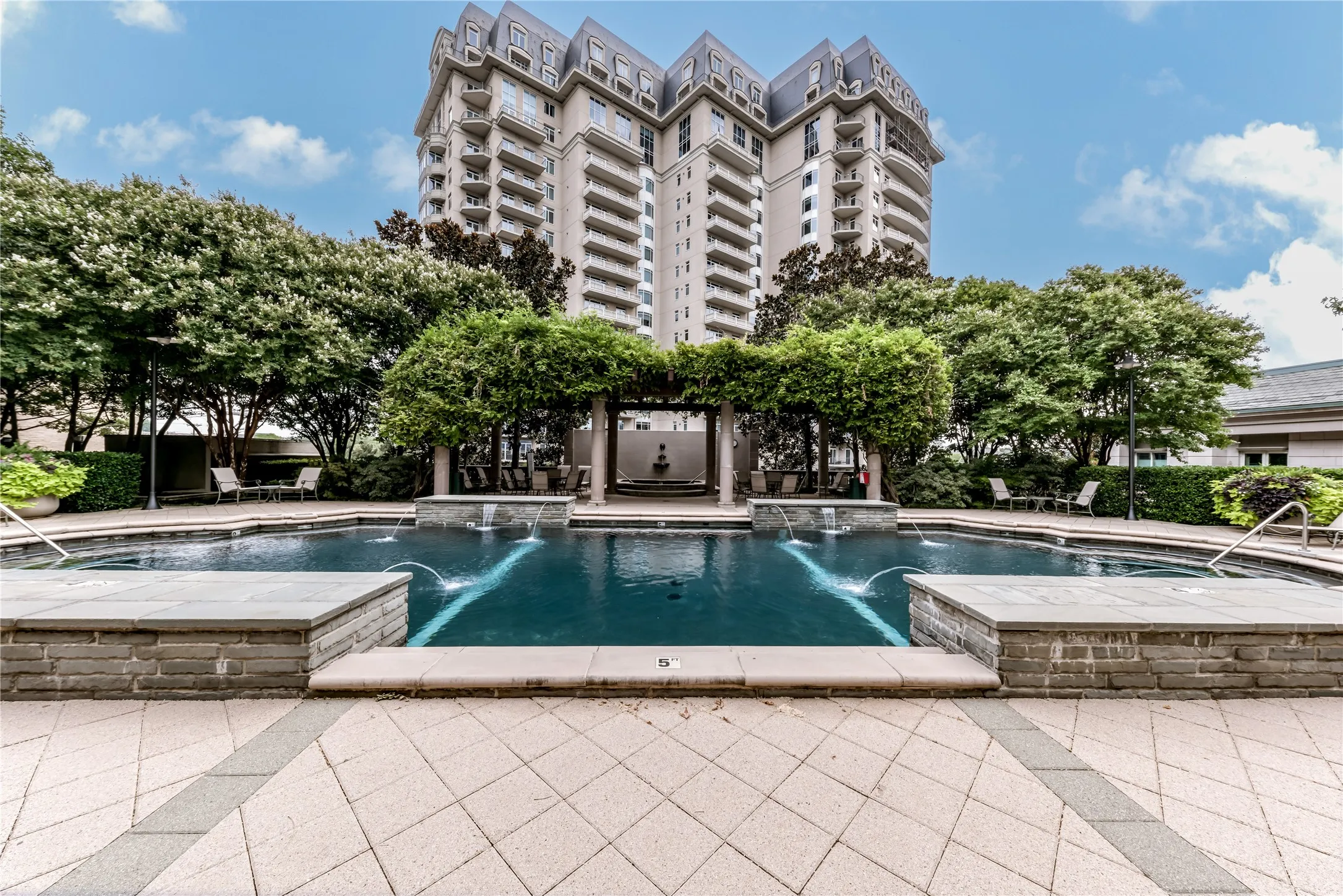 Condominium For Sale in Dallas County , 3401 Lee Parkway 404, Dallas, Texas 75219, 2 Bedroom, 3 Bathroom, 3 Garage spaces, 3,382 Sqft, built in 1998, mls#21180401, Real Estate Agent in Dallas, Homes For Sale in Dallas county, Homes For Sale in Dallas, Realtor in Dallas Texas, Real Estate Brokerage Independent Realty Texas, Luminita Cordes Realtor
