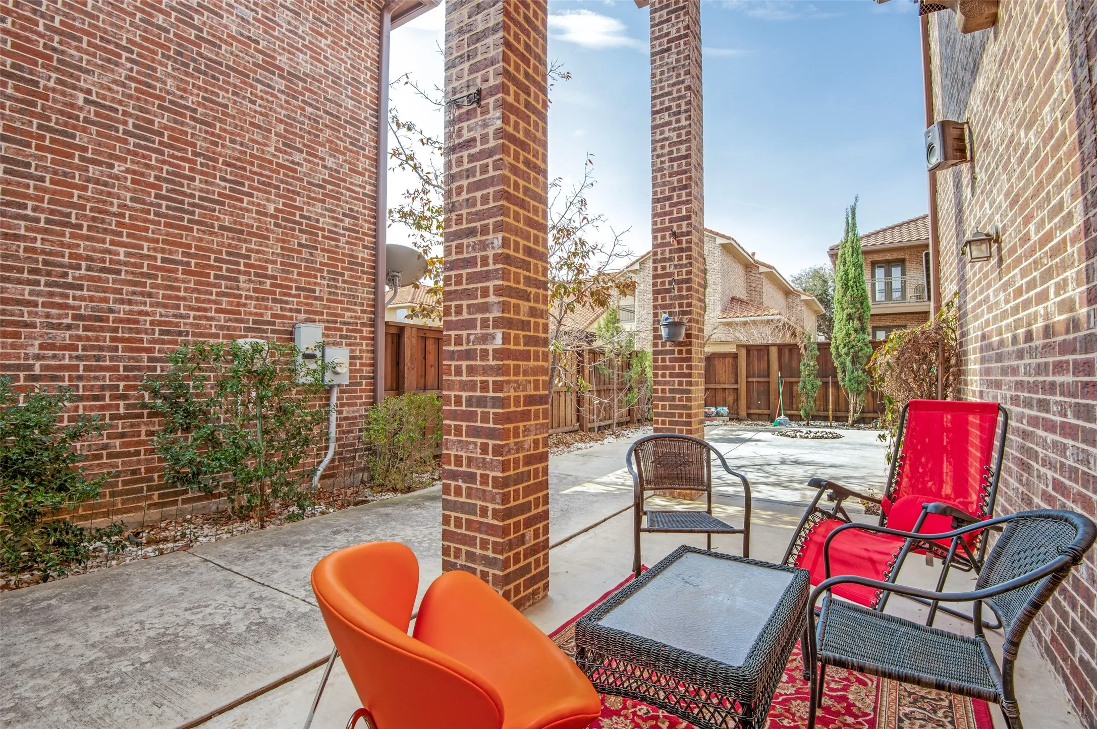 Single Family Residence For Sale in Dallas County , 7031 Nueces Drive, Irving, Texas 75039, 3 Bedroom, 3 Bathroom, 2 Garage spaces, 3,066 Sqft, built in 2013, mls#21180248, Real Estate Agent in Irving, Homes For Sale in Dallas county, Homes For Sale in Irving, Realtor in Irving Texas, Real Estate Brokerage Independent Realty Texas, Luminita Cordes Realtor