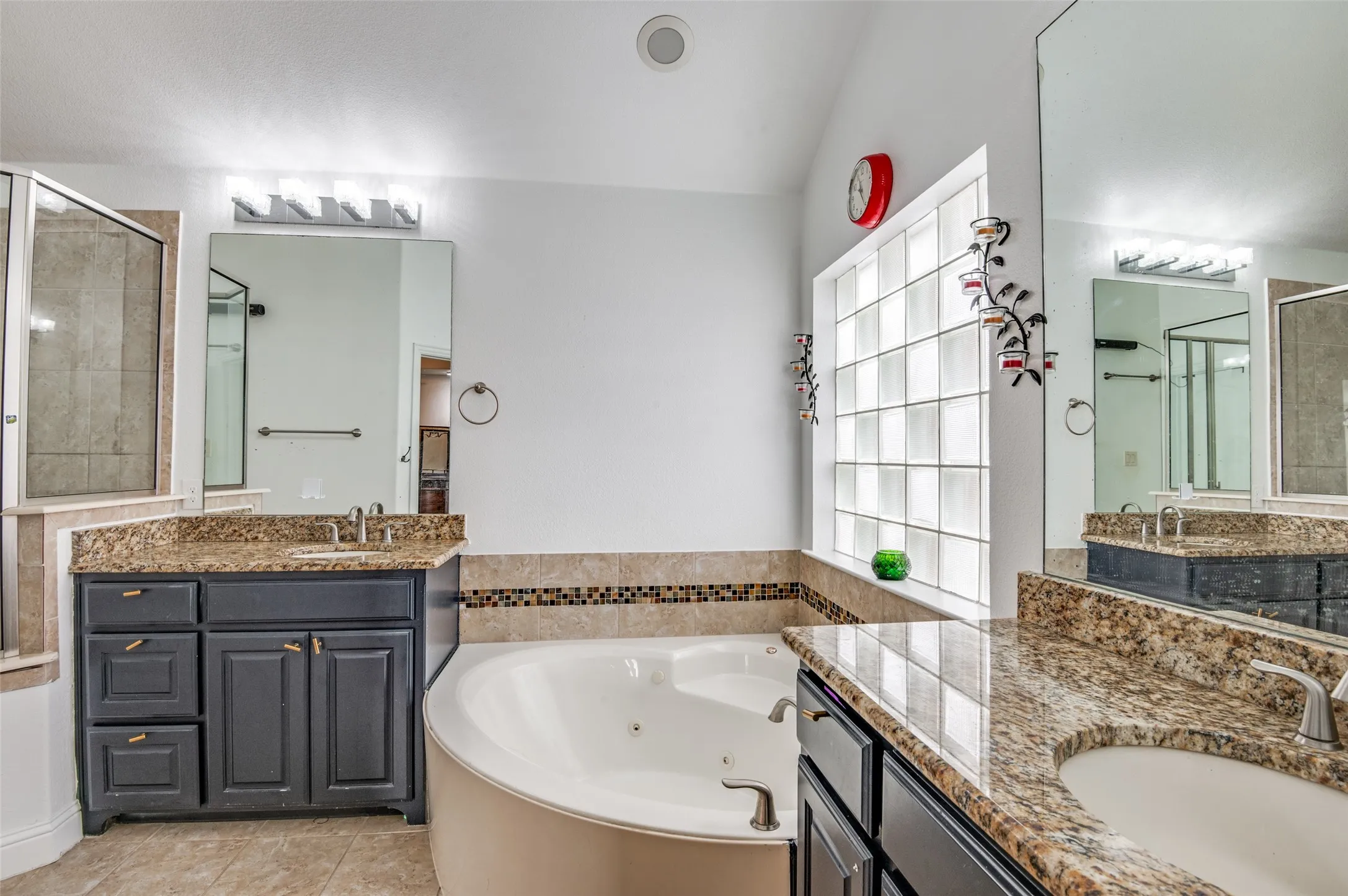 Single Family Residence For Sale in Dallas County , 7031 Nueces Drive, Irving, Texas 75039, 3 Bedroom, 3 Bathroom, 2 Garage spaces, 3,066 Sqft, built in 2013, mls#21180248, Real Estate Agent in Irving, Homes For Sale in Dallas county, Homes For Sale in Irving, Realtor in Irving Texas, Real Estate Brokerage Independent Realty Texas, Luminita Cordes Realtor