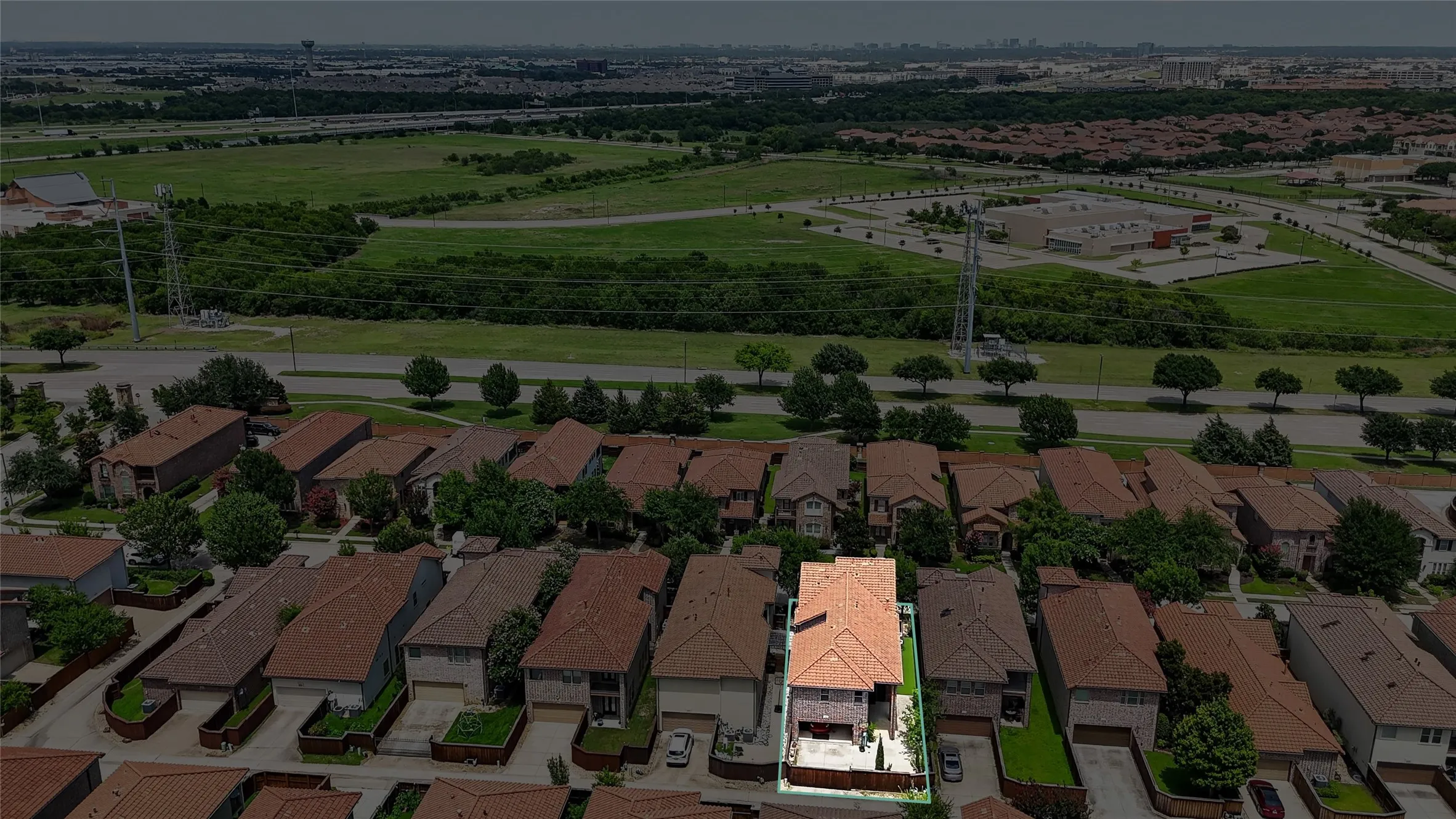 Single Family Residence For Sale in Dallas County , 7031 Nueces Drive, Irving, Texas 75039, 3 Bedroom, 3 Bathroom, 2 Garage spaces, 3,066 Sqft, built in 2013, mls#21180248, Real Estate Agent in Irving, Homes For Sale in Dallas county, Homes For Sale in Irving, Realtor in Irving Texas, Real Estate Brokerage Independent Realty Texas, Luminita Cordes Realtor