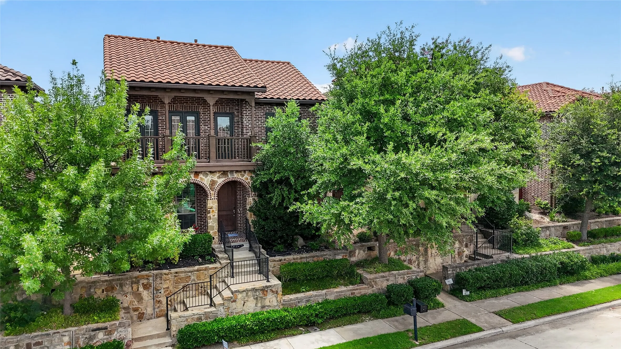 Single Family Residence For Sale in Dallas County , 7031 Nueces Drive, Irving, Texas 75039, 3 Bedroom, 3 Bathroom, 2 Garage spaces, 3,066 Sqft, built in 2013, mls#21180248, Real Estate Agent in Irving, Homes For Sale in Dallas county, Homes For Sale in Irving, Realtor in Irving Texas, Real Estate Brokerage Independent Realty Texas, Luminita Cordes Realtor