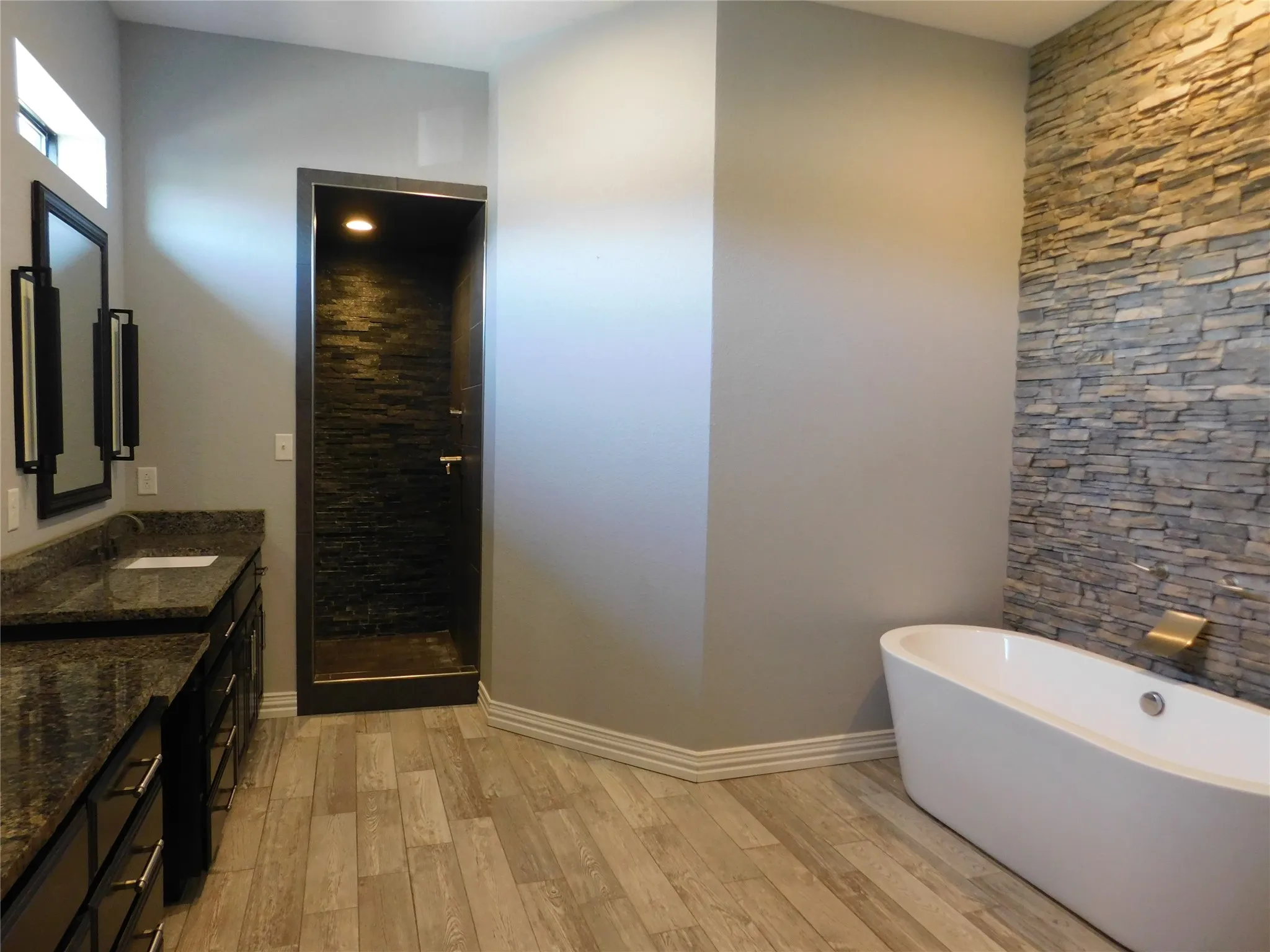 Single Family Residence For Sale in Jack County , 204 Jermyn Avenue, Jermyn, Texas 76459, 5 Bedrooms, 4 Bathrooms, 2 Garage spaces, 5,900 Sqft, built in 2014, Price $585,000, mls#21181513, Real Estate Agent in Jermyn, Homes For Sale in Jack county, Homes For Sale in Jermyn, Realtor in Jermyn Texas, Real Estate Brokerage Independent Realty Texas, Luminita Cordes Realtor