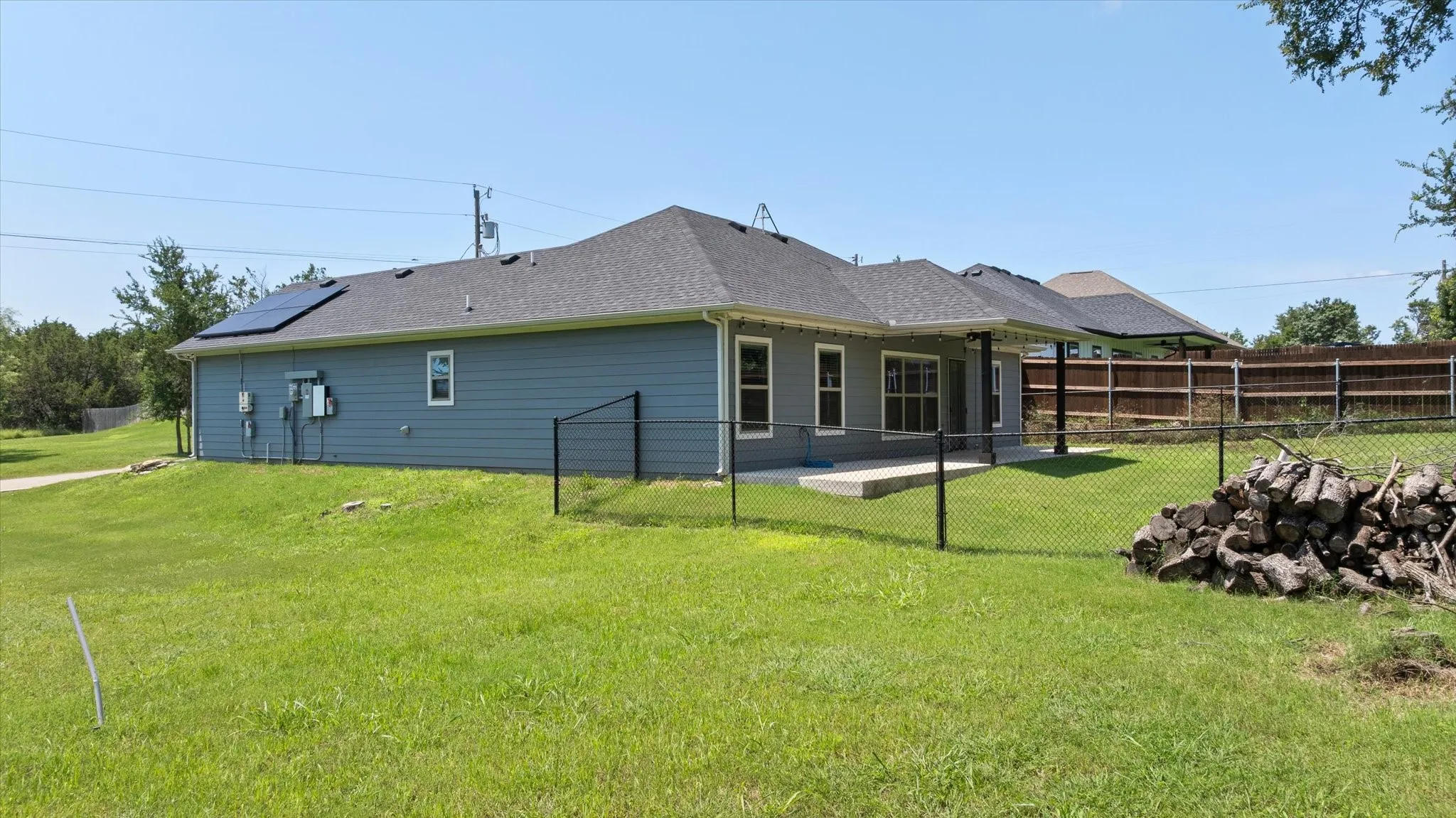 Single Family Residence For Sale in Hood County , 2206 Navasota Street, Granbury, Texas 76048, 3 Bedroom, 2 Bathroom, 2 Garage spaces, 1,432 Sqft, built in 2020, Preowned, mls#21180490, Real Estate Agent in Granbury, Homes For Sale in Hood county, Homes For Sale in Granbury, Realtor in Granbury Texas, Real Estate Brokerage Independent Realty Texas, Luminita Cordes Realtor