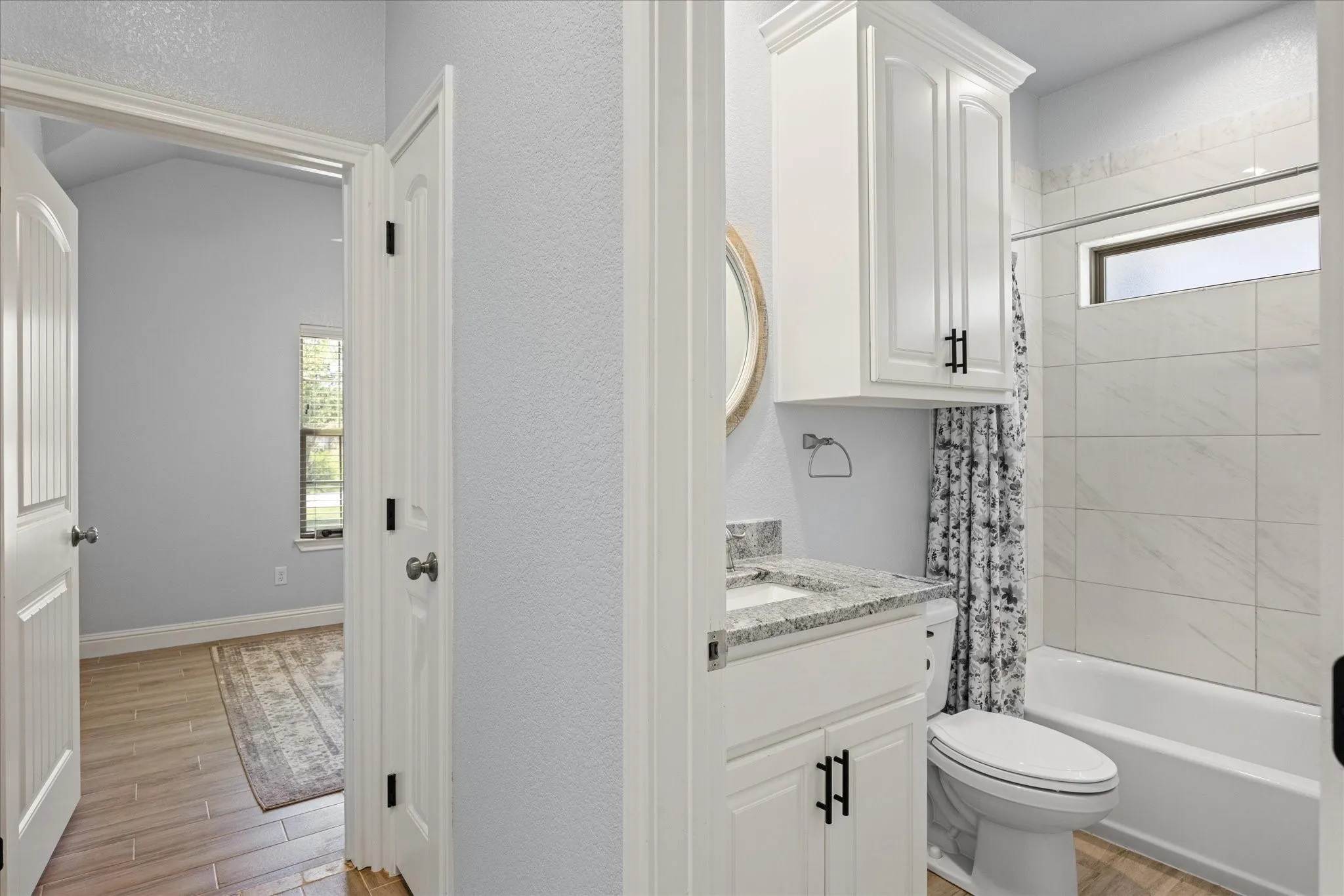 Single Family Residence For Sale in Hood County , 2206 Navasota Street, Granbury, Texas 76048, 3 Bedroom, 2 Bathroom, 2 Garage spaces, 1,432 Sqft, built in 2020, Preowned, mls#21180490, Real Estate Agent in Granbury, Homes For Sale in Hood county, Homes For Sale in Granbury, Realtor in Granbury Texas, Real Estate Brokerage Independent Realty Texas, Luminita Cordes Realtor