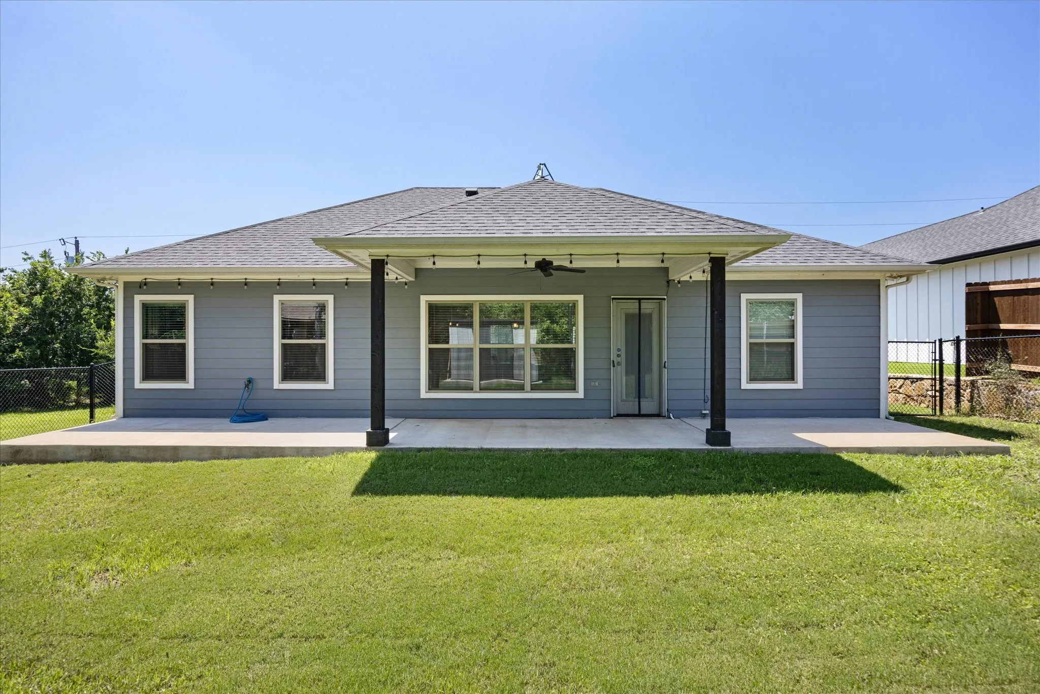 Single Family Residence For Sale in Hood County , 2206 Navasota Street, Granbury, Texas 76048, 3 Bedroom, 2 Bathroom, 2 Garage spaces, 1,432 Sqft, built in 2020, Preowned, mls#21180490, Real Estate Agent in Granbury, Homes For Sale in Hood county, Homes For Sale in Granbury, Realtor in Granbury Texas, Real Estate Brokerage Independent Realty Texas, Luminita Cordes Realtor