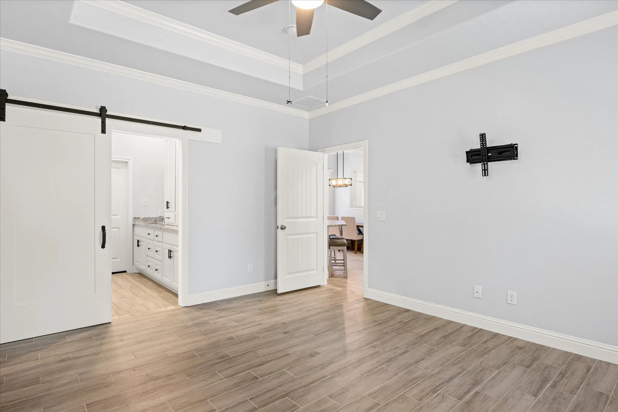 Entry to bathroom