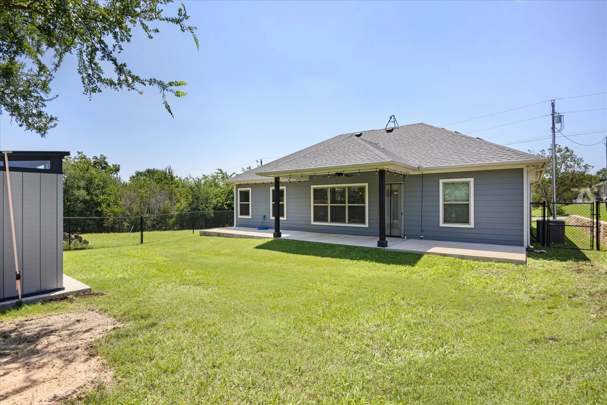 Single Family Residence For Sale in Hood County , 2206 Navasota Street, Granbury, Texas 76048, 3 Bedroom, 2 Bathroom, 2 Garage spaces, 1,432 Sqft, built in 2020, Preowned, mls#21180490, Real Estate Agent in Granbury, Homes For Sale in Hood county, Homes For Sale in Granbury, Realtor in Granbury Texas, Real Estate Brokerage Independent Realty Texas, Luminita Cordes Realtor