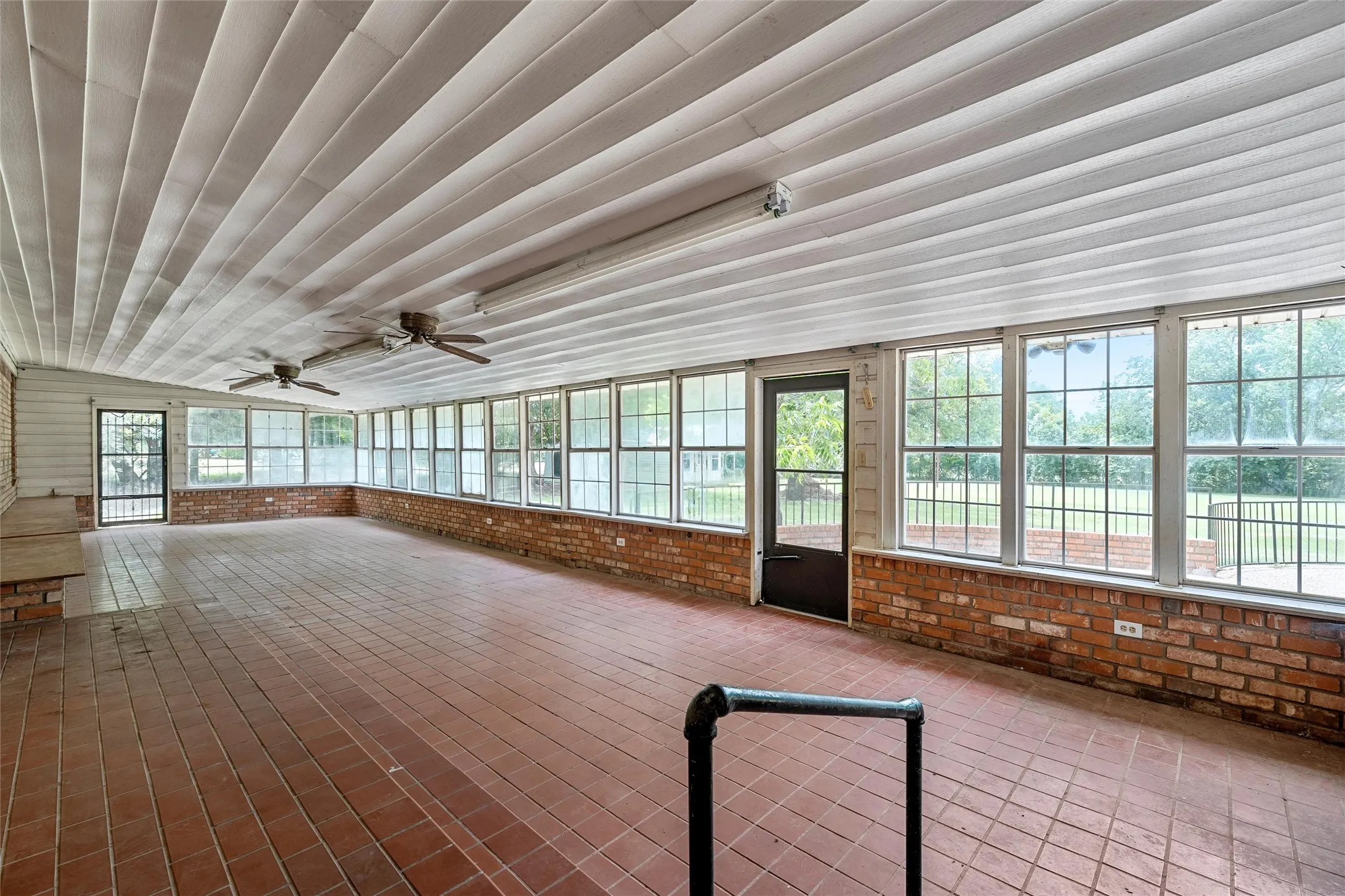 Single Family Residence For Sale in Mc Lennan County , 7483 Gholson Road, Waco, Texas 76705, 3 Bedrooms, 2 Bathrooms, 2 Garage spaces, 1,890 Sqft, built in 1977, Preowned, Price $304,950, mls#21180410, Real Estate Agent in Waco, Homes For Sale in Mc Lennan county, Homes For Sale in Waco, Realtor in Waco Texas, Real Estate Brokerage Independent Realty Texas, Luminita Cordes Realtor