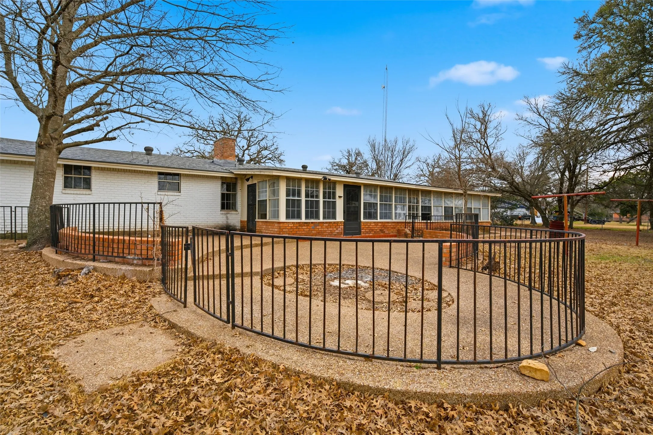Single Family Residence For Sale in Mc Lennan County , 7483 Gholson Road, Waco, Texas 76705, 3 Bedrooms, 2 Bathrooms, 2 Garage spaces, 1,890 Sqft, built in 1977, Preowned, Price $304,950, mls#21180410, Real Estate Agent in Waco, Homes For Sale in Mc Lennan county, Homes For Sale in Waco, Realtor in Waco Texas, Real Estate Brokerage Independent Realty Texas, Luminita Cordes Realtor