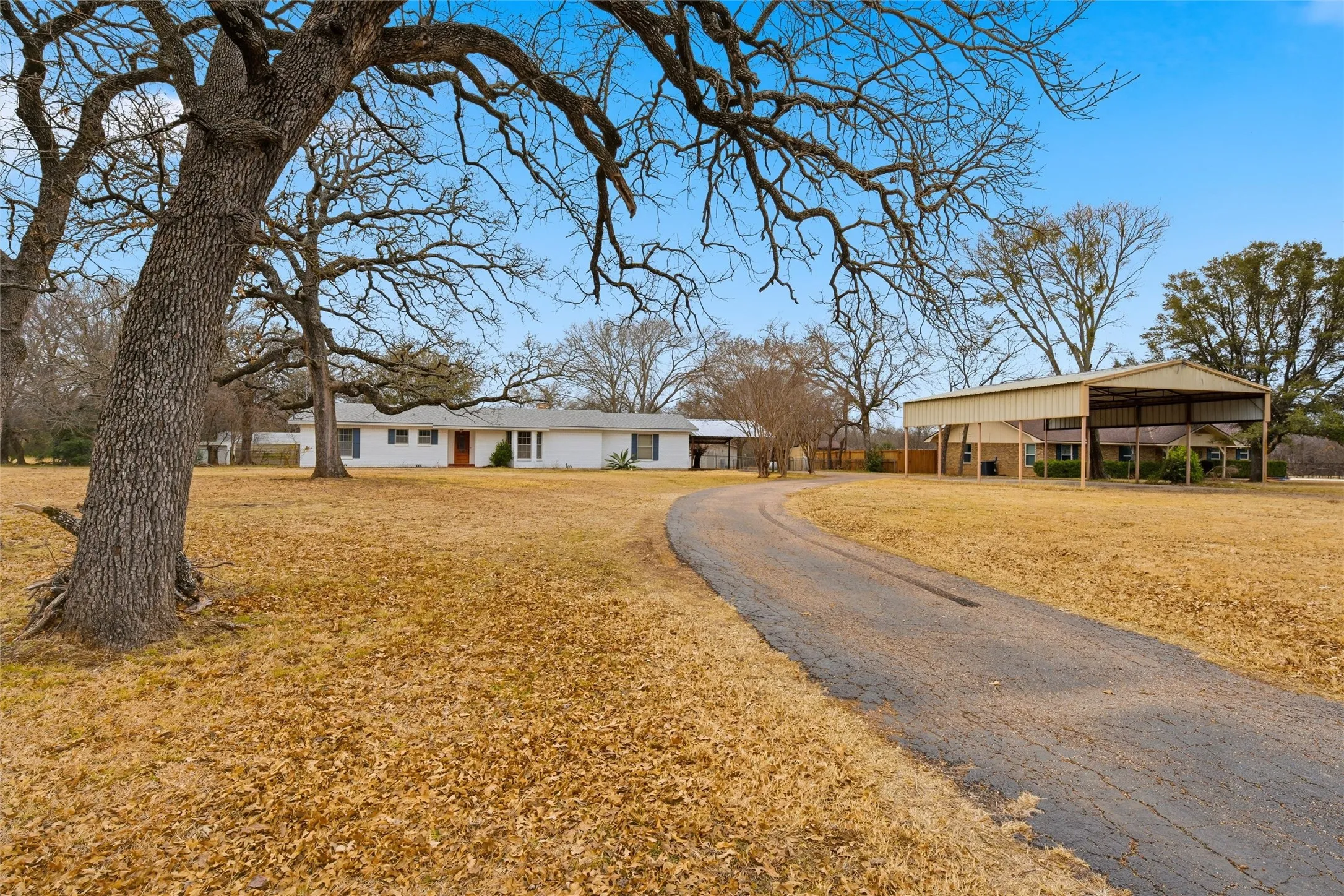 Single Family Residence For Sale in Mc Lennan County , 7483 Gholson Road, Waco, Texas 76705, 3 Bedrooms, 2 Bathrooms, 2 Garage spaces, 1,890 Sqft, built in 1977, Preowned, Price $304,950, mls#21180410, Real Estate Agent in Waco, Homes For Sale in Mc Lennan county, Homes For Sale in Waco, Realtor in Waco Texas, Real Estate Brokerage Independent Realty Texas, Luminita Cordes Realtor