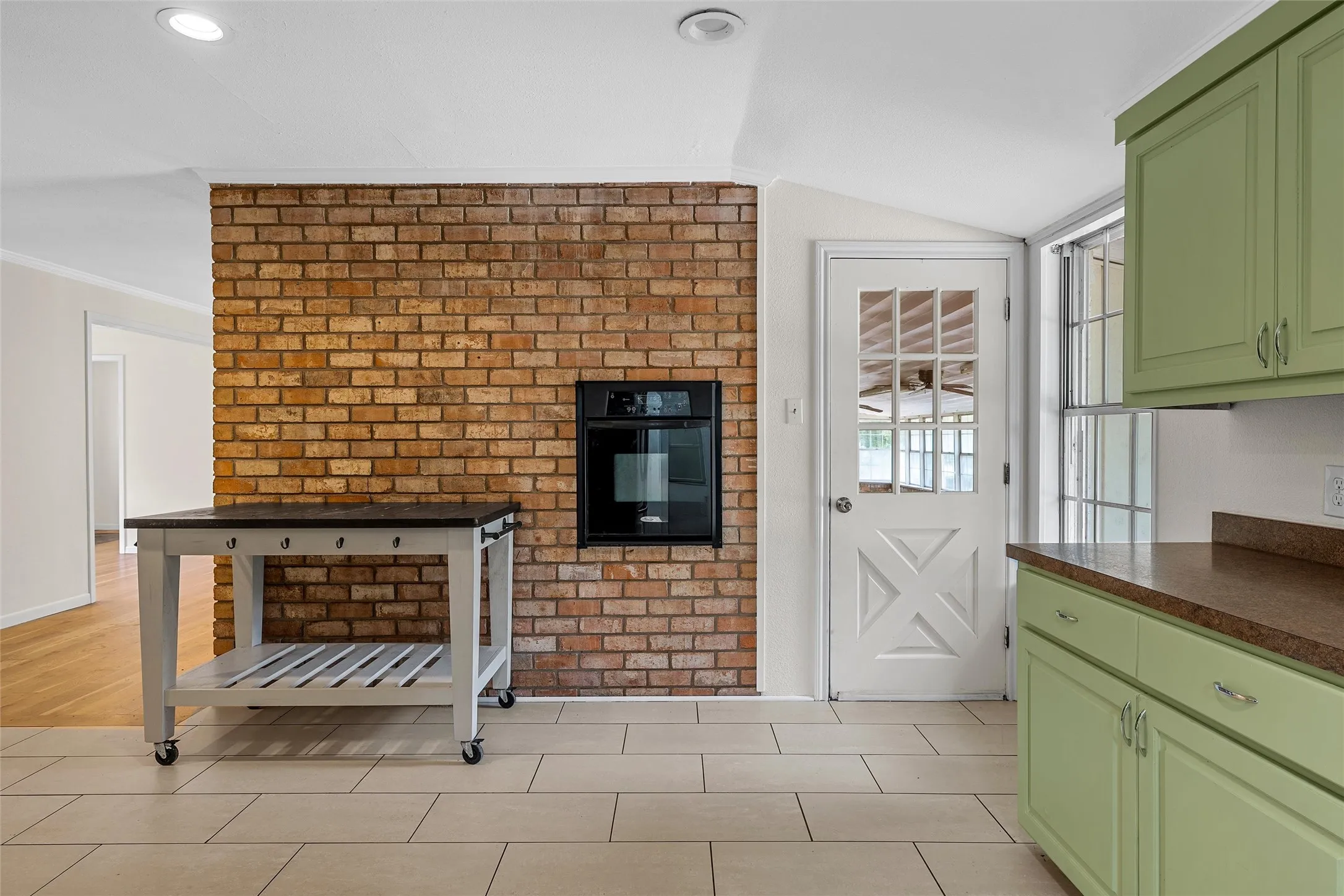 Single Family Residence For Sale in Mc Lennan County , 7483 Gholson Road, Waco, Texas 76705, 3 Bedrooms, 2 Bathrooms, 2 Garage spaces, 1,890 Sqft, built in 1977, Preowned, Price $304,950, mls#21180410, Real Estate Agent in Waco, Homes For Sale in Mc Lennan county, Homes For Sale in Waco, Realtor in Waco Texas, Real Estate Brokerage Independent Realty Texas, Luminita Cordes Realtor