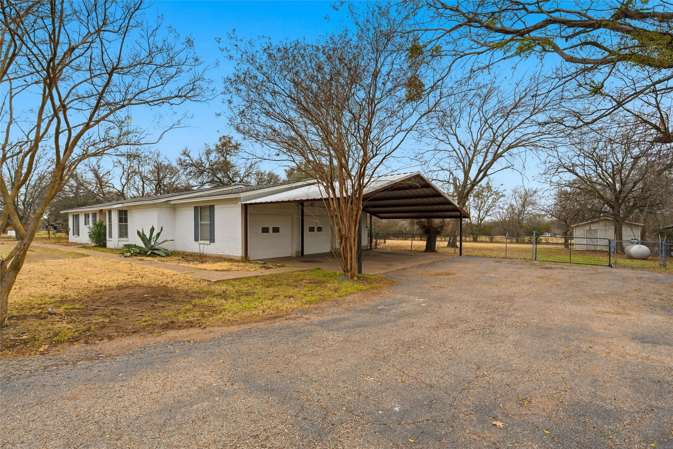 Single Family Residence For Sale in Mc Lennan County , 7483 Gholson Road, Waco, Texas 76705, 3 Bedrooms, 2 Bathrooms, 2 Garage spaces, 1,890 Sqft, built in 1977, Preowned, Price $304,950, mls#21180410, Real Estate Agent in Waco, Homes For Sale in Mc Lennan county, Homes For Sale in Waco, Realtor in Waco Texas, Real Estate Brokerage Independent Realty Texas, Luminita Cordes Realtor