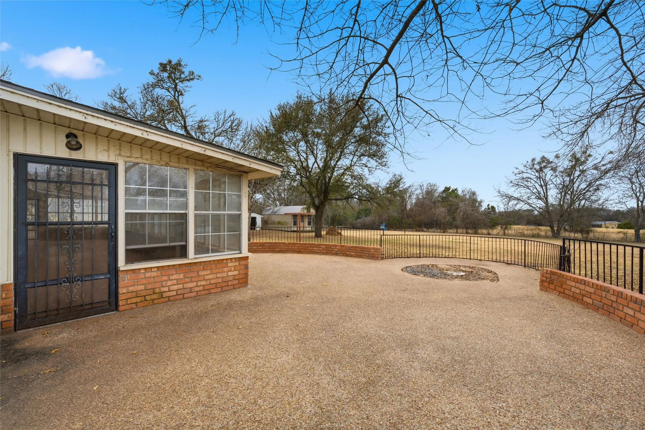 Single Family Residence For Sale in Mc Lennan County , 7483 Gholson Road, Waco, Texas 76705, 3 Bedrooms, 2 Bathrooms, 2 Garage spaces, 1,890 Sqft, built in 1977, Preowned, Price $304,950, mls#21180410, Real Estate Agent in Waco, Homes For Sale in Mc Lennan county, Homes For Sale in Waco, Realtor in Waco Texas, Real Estate Brokerage Independent Realty Texas, Luminita Cordes Realtor