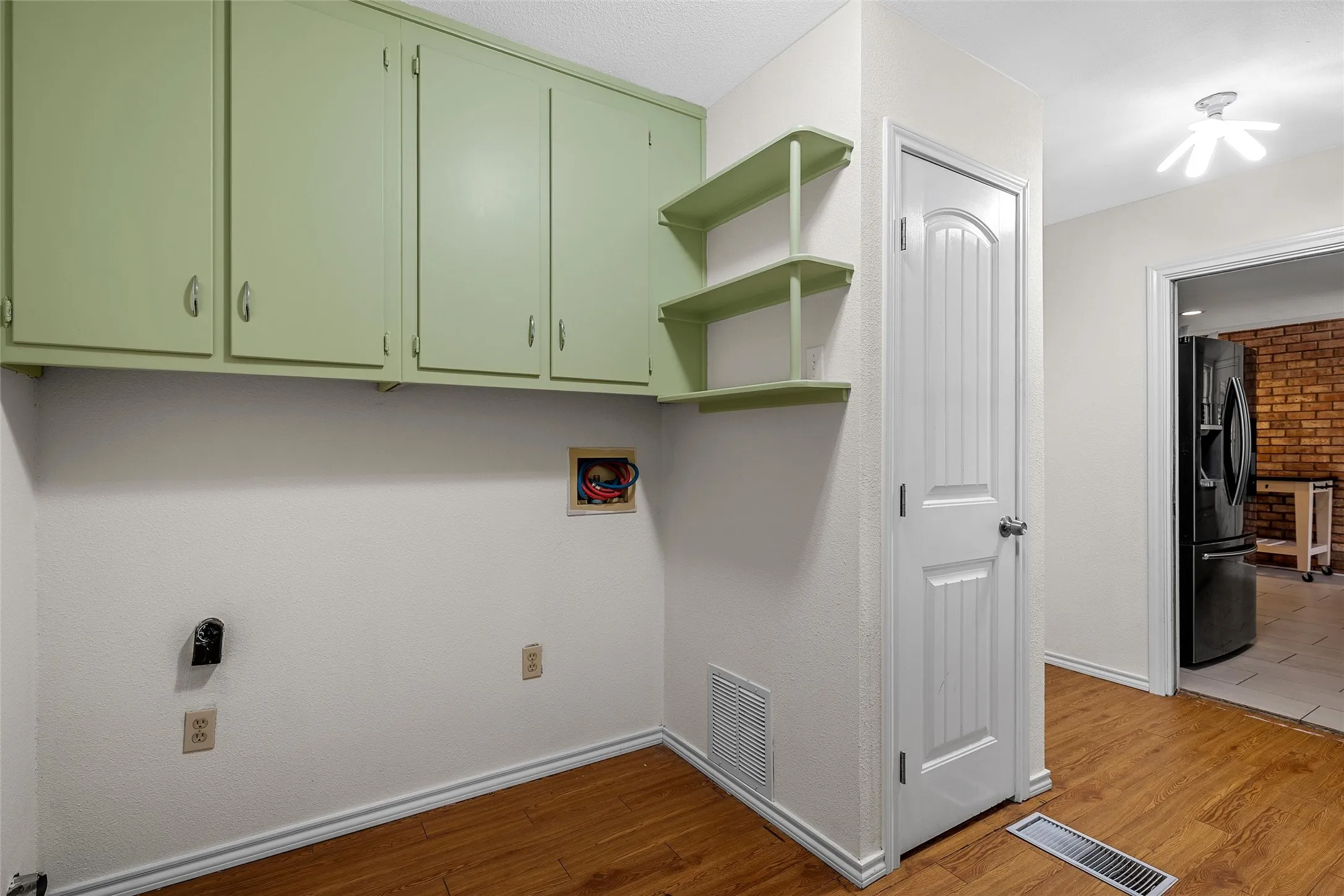 Single Family Residence For Sale in Mc Lennan County , 7483 Gholson Road, Waco, Texas 76705, 3 Bedrooms, 2 Bathrooms, 2 Garage spaces, 1,890 Sqft, built in 1977, Preowned, Price $304,950, mls#21180410, Real Estate Agent in Waco, Homes For Sale in Mc Lennan county, Homes For Sale in Waco, Realtor in Waco Texas, Real Estate Brokerage Independent Realty Texas, Luminita Cordes Realtor