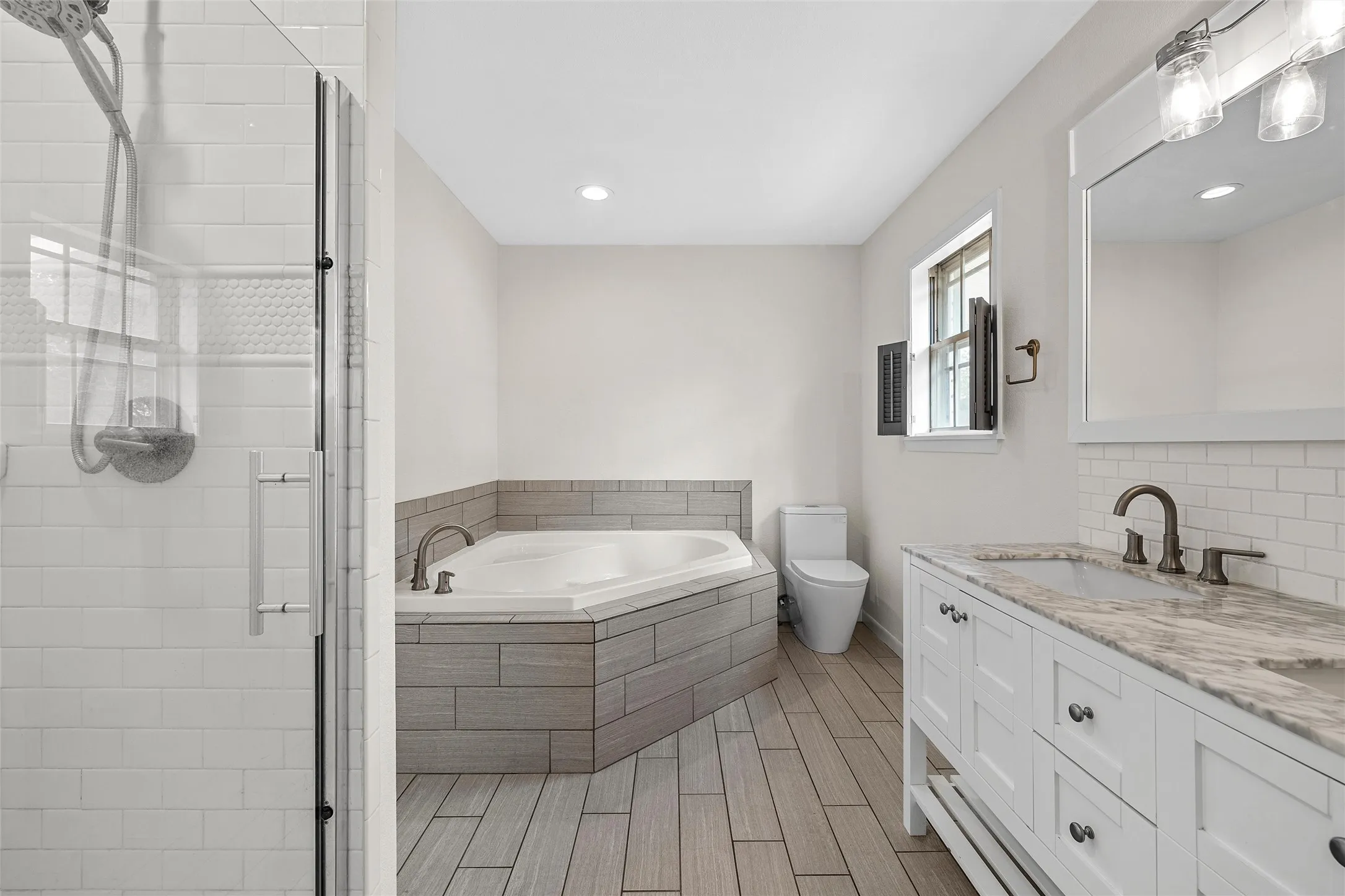 Single Family Residence For Sale in Mc Lennan County , 7483 Gholson Road, Waco, Texas 76705, 3 Bedrooms, 2 Bathrooms, 2 Garage spaces, 1,890 Sqft, built in 1977, Preowned, Price $304,950, mls#21180410, Real Estate Agent in Waco, Homes For Sale in Mc Lennan county, Homes For Sale in Waco, Realtor in Waco Texas, Real Estate Brokerage Independent Realty Texas, Luminita Cordes Realtor