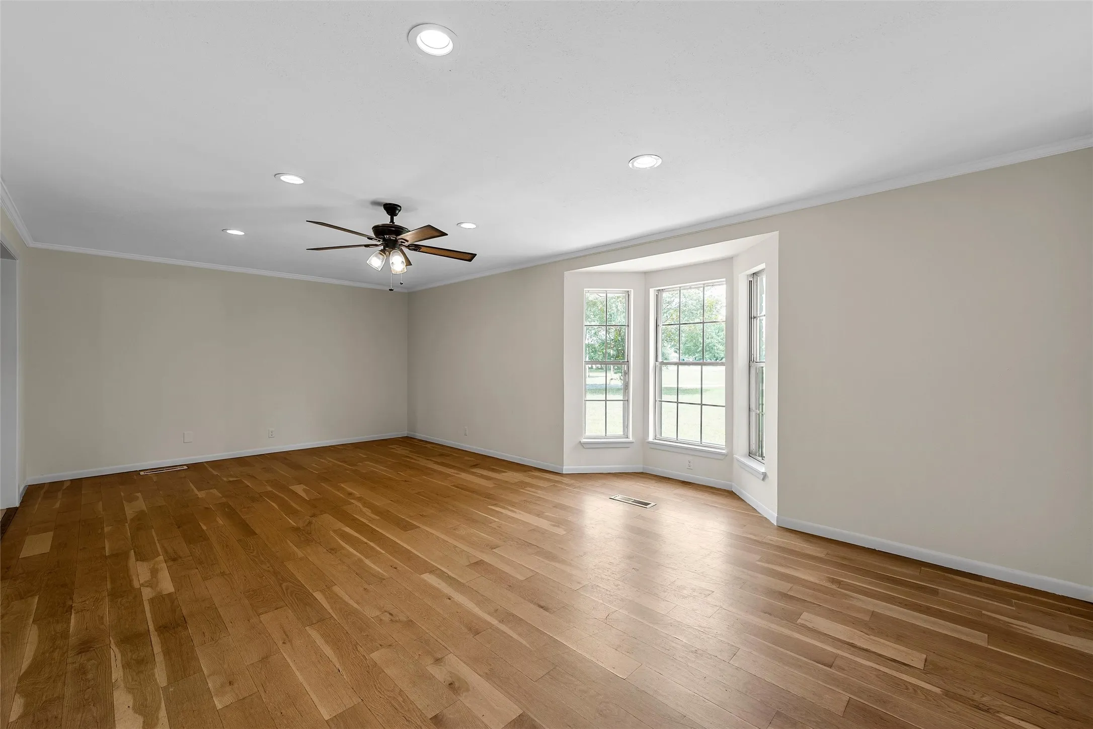 Single Family Residence For Sale in Mc Lennan County , 7483 Gholson Road, Waco, Texas 76705, 3 Bedrooms, 2 Bathrooms, 2 Garage spaces, 1,890 Sqft, built in 1977, Preowned, Price $304,950, mls#21180410, Real Estate Agent in Waco, Homes For Sale in Mc Lennan county, Homes For Sale in Waco, Realtor in Waco Texas, Real Estate Brokerage Independent Realty Texas, Luminita Cordes Realtor