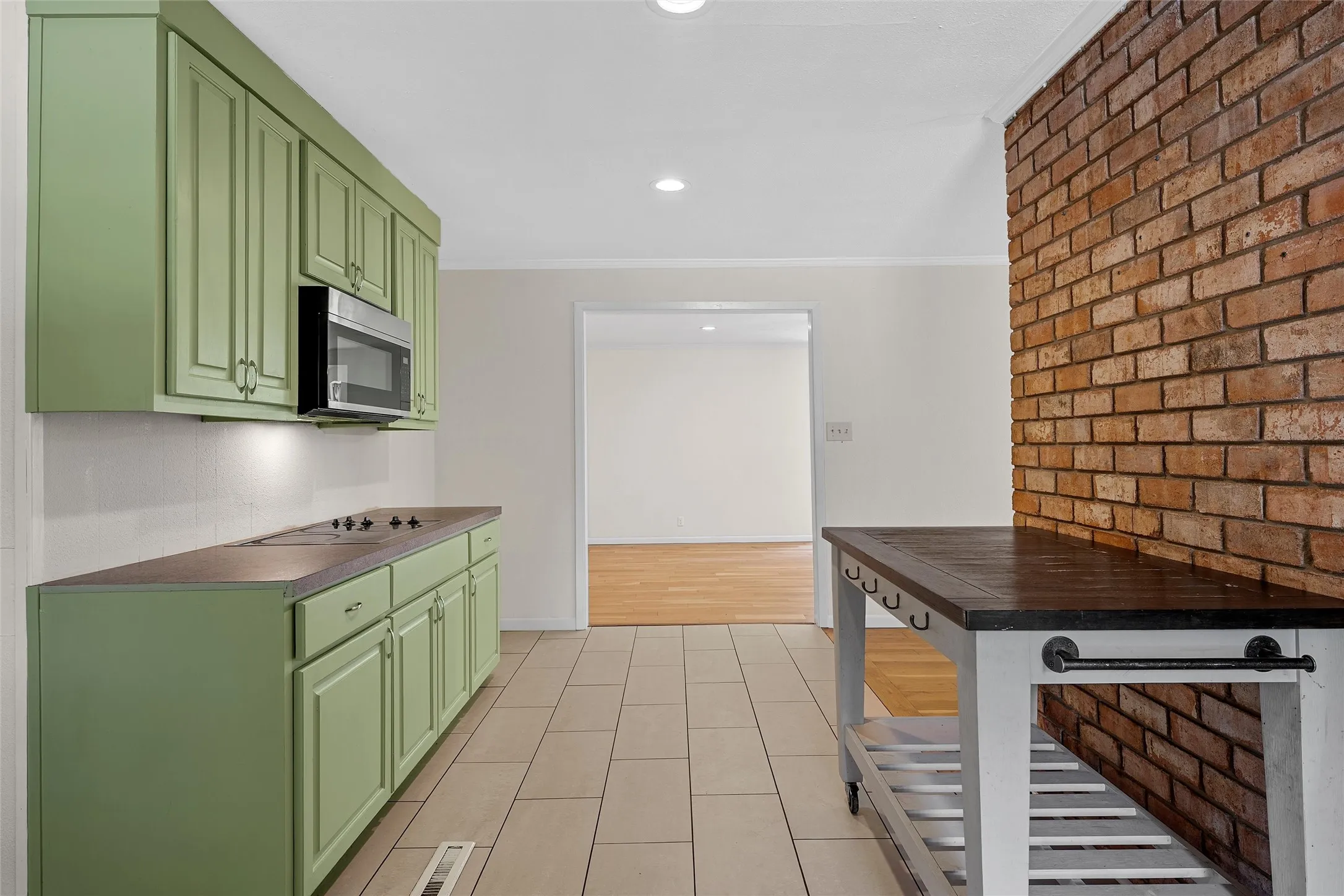Single Family Residence For Sale in Mc Lennan County , 7483 Gholson Road, Waco, Texas 76705, 3 Bedrooms, 2 Bathrooms, 2 Garage spaces, 1,890 Sqft, built in 1977, Preowned, Price $304,950, mls#21180410, Real Estate Agent in Waco, Homes For Sale in Mc Lennan county, Homes For Sale in Waco, Realtor in Waco Texas, Real Estate Brokerage Independent Realty Texas, Luminita Cordes Realtor