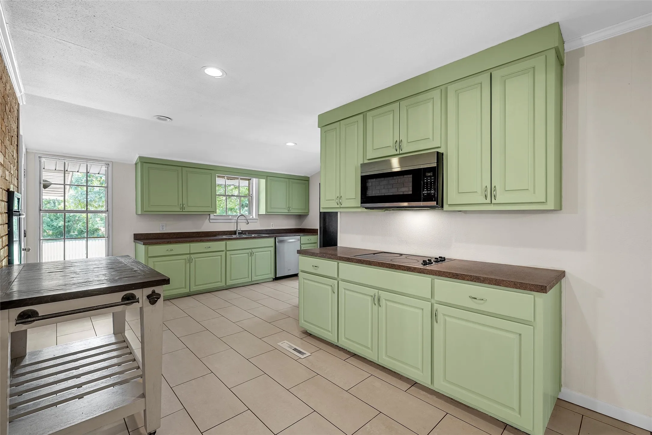 Single Family Residence For Sale in Mc Lennan County , 7483 Gholson Road, Waco, Texas 76705, 3 Bedrooms, 2 Bathrooms, 2 Garage spaces, 1,890 Sqft, built in 1977, Preowned, Price $304,950, mls#21180410, Real Estate Agent in Waco, Homes For Sale in Mc Lennan county, Homes For Sale in Waco, Realtor in Waco Texas, Real Estate Brokerage Independent Realty Texas, Luminita Cordes Realtor