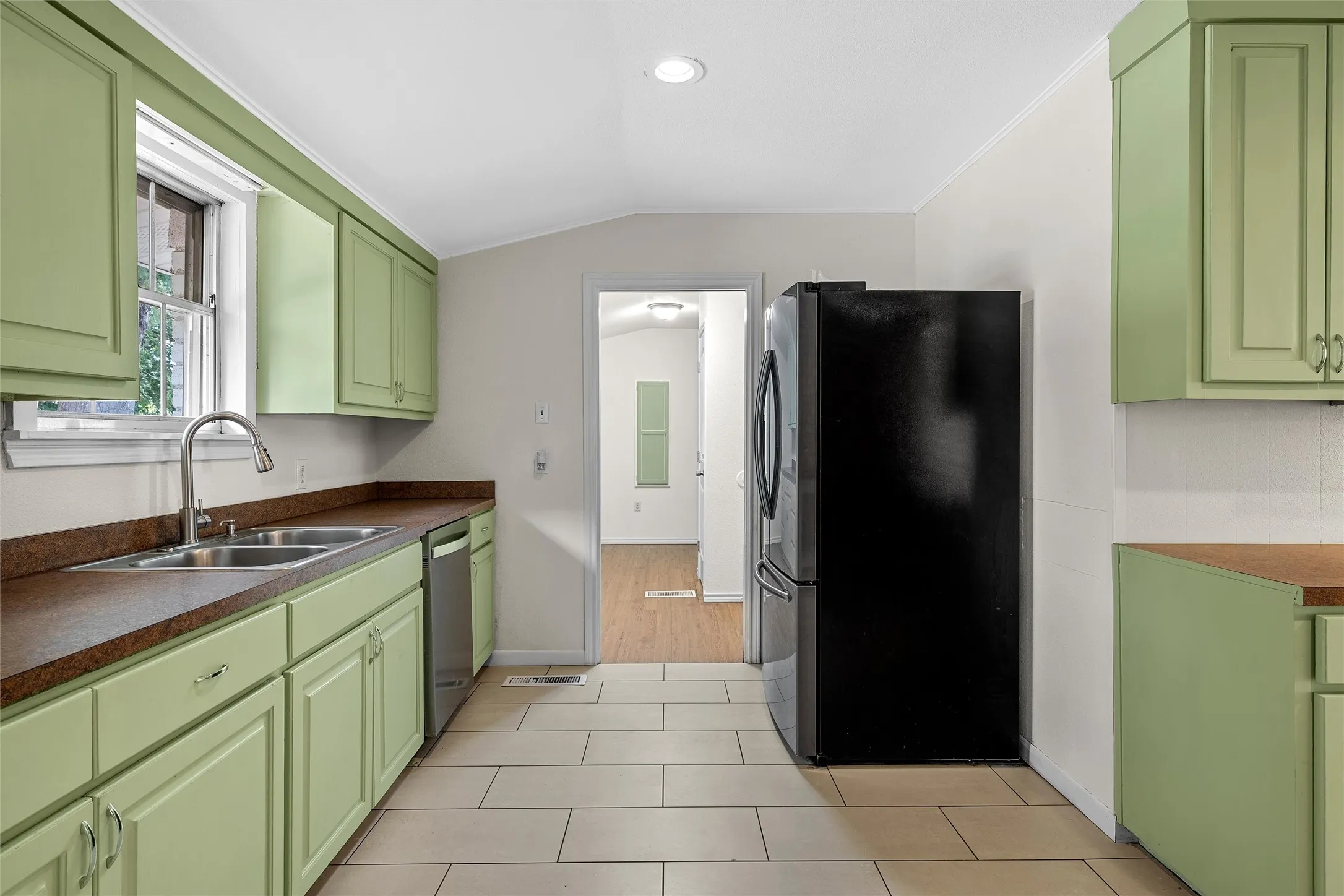 Single Family Residence For Sale in Mc Lennan County , 7483 Gholson Road, Waco, Texas 76705, 3 Bedrooms, 2 Bathrooms, 2 Garage spaces, 1,890 Sqft, built in 1977, Preowned, Price $304,950, mls#21180410, Real Estate Agent in Waco, Homes For Sale in Mc Lennan county, Homes For Sale in Waco, Realtor in Waco Texas, Real Estate Brokerage Independent Realty Texas, Luminita Cordes Realtor