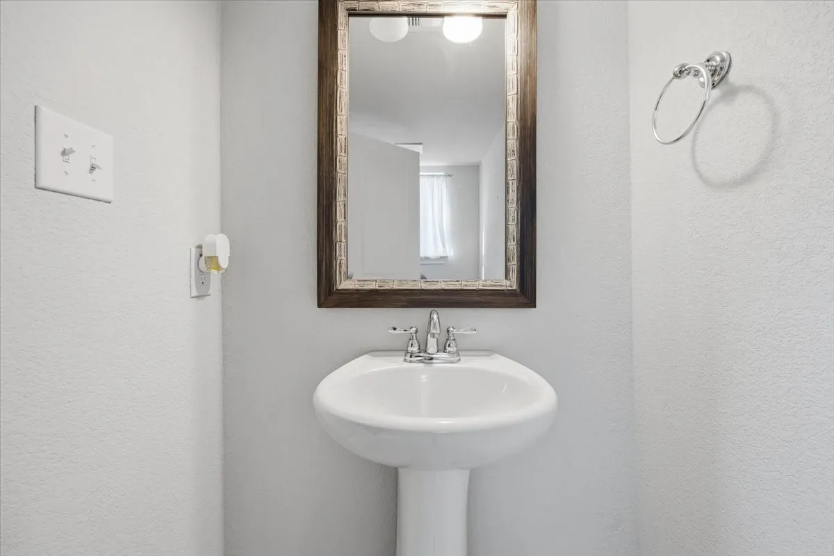Single Family Residence For Sale in Parker County , 212 Blue Stem Lane, Aledo, Texas 76008, 4 Bedroom, 3 Bathroom, 2 Garage spaces, 2,730 Sqft, built in 2017, Preowned, mls#21180601, Real Estate Agent in Aledo, Homes For Sale in Parker county, Homes For Sale in Aledo, Realtor in Aledo Texas, Real Estate Brokerage Independent Realty Texas, Luminita Cordes Realtor