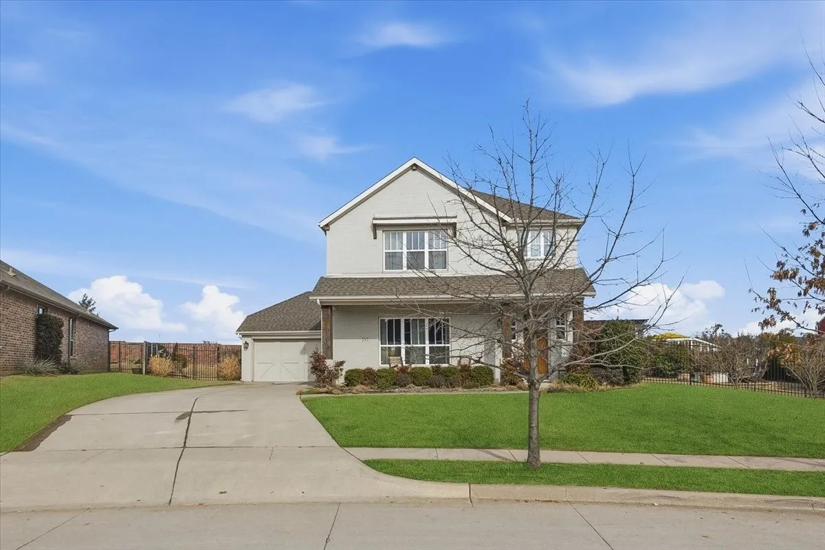 Single Family Residence For Sale in Parker County , 212 Blue Stem Lane, Aledo, Texas 76008, 4 Bedroom, 3 Bathroom, 2 Garage spaces, 2,730 Sqft, built in 2017, Preowned, mls#21180601, Real Estate Agent in Aledo, Homes For Sale in Parker county, Homes For Sale in Aledo, Realtor in Aledo Texas, Real Estate Brokerage Independent Realty Texas, Luminita Cordes Realtor