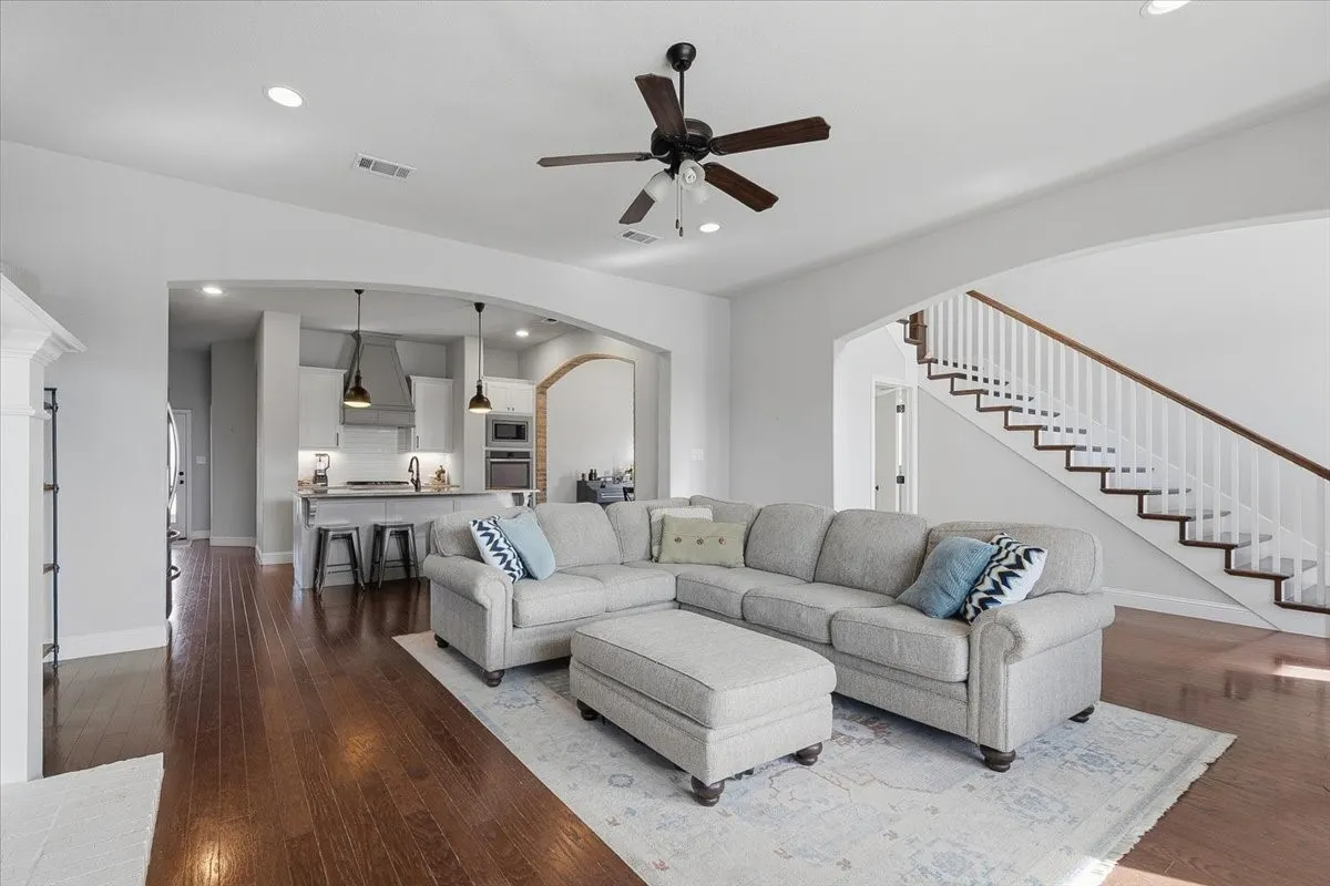 Single Family Residence For Sale in Parker County , 212 Blue Stem Lane, Aledo, Texas 76008, 4 Bedroom, 3 Bathroom, 2 Garage spaces, 2,730 Sqft, built in 2017, Preowned, mls#21180601, Real Estate Agent in Aledo, Homes For Sale in Parker county, Homes For Sale in Aledo, Realtor in Aledo Texas, Real Estate Brokerage Independent Realty Texas, Luminita Cordes Realtor