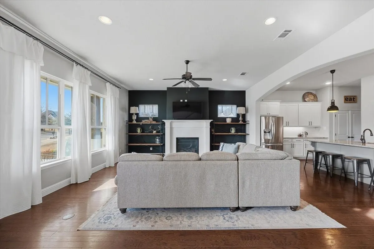 Single Family Residence For Sale in Parker County , 212 Blue Stem Lane, Aledo, Texas 76008, 4 Bedroom, 3 Bathroom, 2 Garage spaces, 2,730 Sqft, built in 2017, Preowned, mls#21180601, Real Estate Agent in Aledo, Homes For Sale in Parker county, Homes For Sale in Aledo, Realtor in Aledo Texas, Real Estate Brokerage Independent Realty Texas, Luminita Cordes Realtor