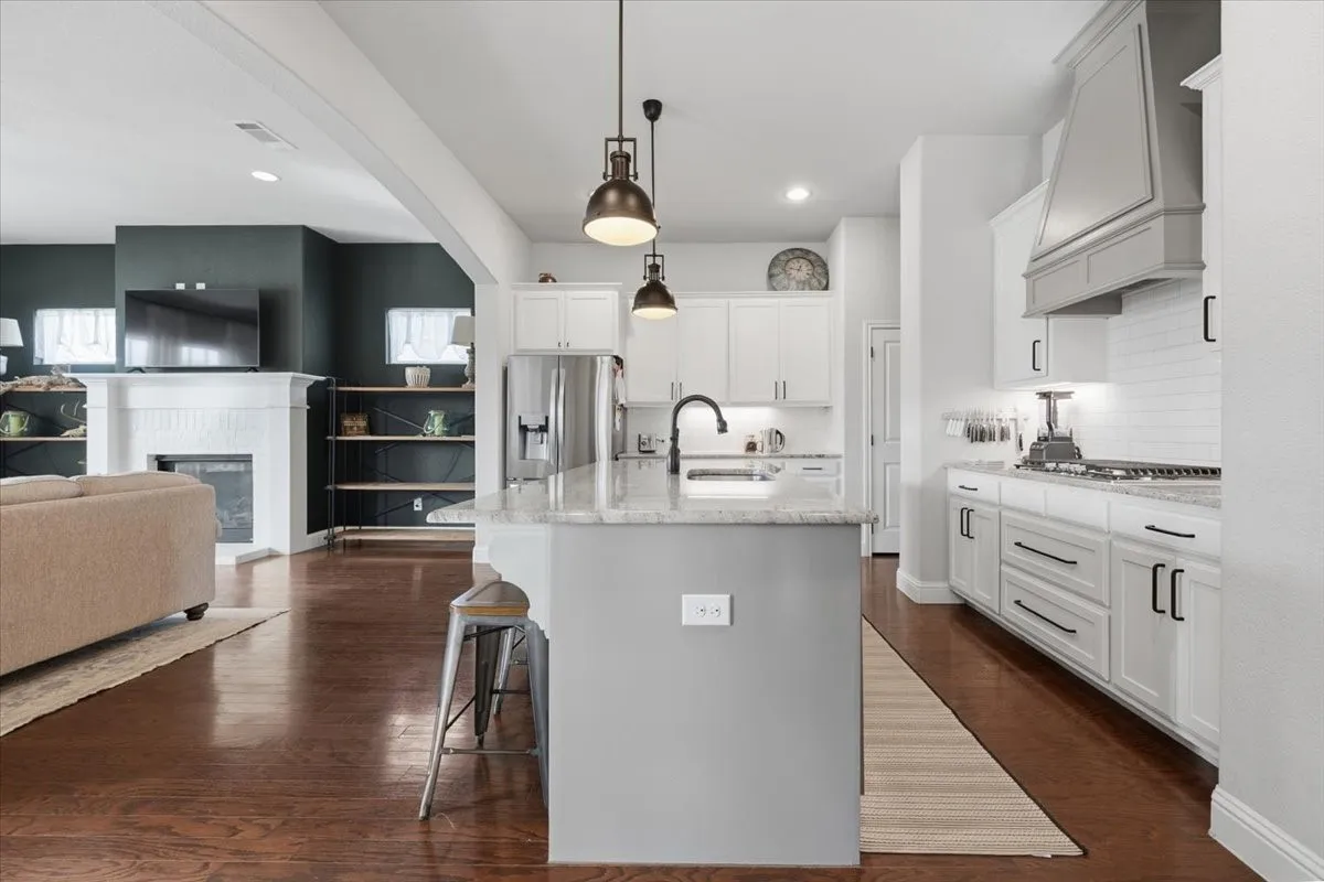 Single Family Residence For Sale in Parker County , 212 Blue Stem Lane, Aledo, Texas 76008, 4 Bedroom, 3 Bathroom, 2 Garage spaces, 2,730 Sqft, built in 2017, Preowned, mls#21180601, Real Estate Agent in Aledo, Homes For Sale in Parker county, Homes For Sale in Aledo, Realtor in Aledo Texas, Real Estate Brokerage Independent Realty Texas, Luminita Cordes Realtor