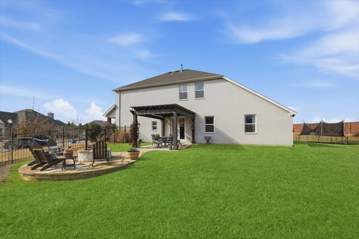 Single Family Residence For Sale in Parker County , 212 Blue Stem Lane, Aledo, Texas 76008, 4 Bedroom, 3 Bathroom, 2 Garage spaces, 2,730 Sqft, built in 2017, Preowned, mls#21180601, Real Estate Agent in Aledo, Homes For Sale in Parker county, Homes For Sale in Aledo, Realtor in Aledo Texas, Real Estate Brokerage Independent Realty Texas, Luminita Cordes Realtor