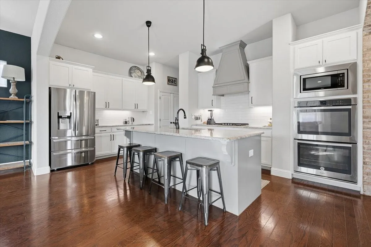 Single Family Residence For Sale in Parker County , 212 Blue Stem Lane, Aledo, Texas 76008, 4 Bedroom, 3 Bathroom, 2 Garage spaces, 2,730 Sqft, built in 2017, Preowned, mls#21180601, Real Estate Agent in Aledo, Homes For Sale in Parker county, Homes For Sale in Aledo, Realtor in Aledo Texas, Real Estate Brokerage Independent Realty Texas, Luminita Cordes Realtor
